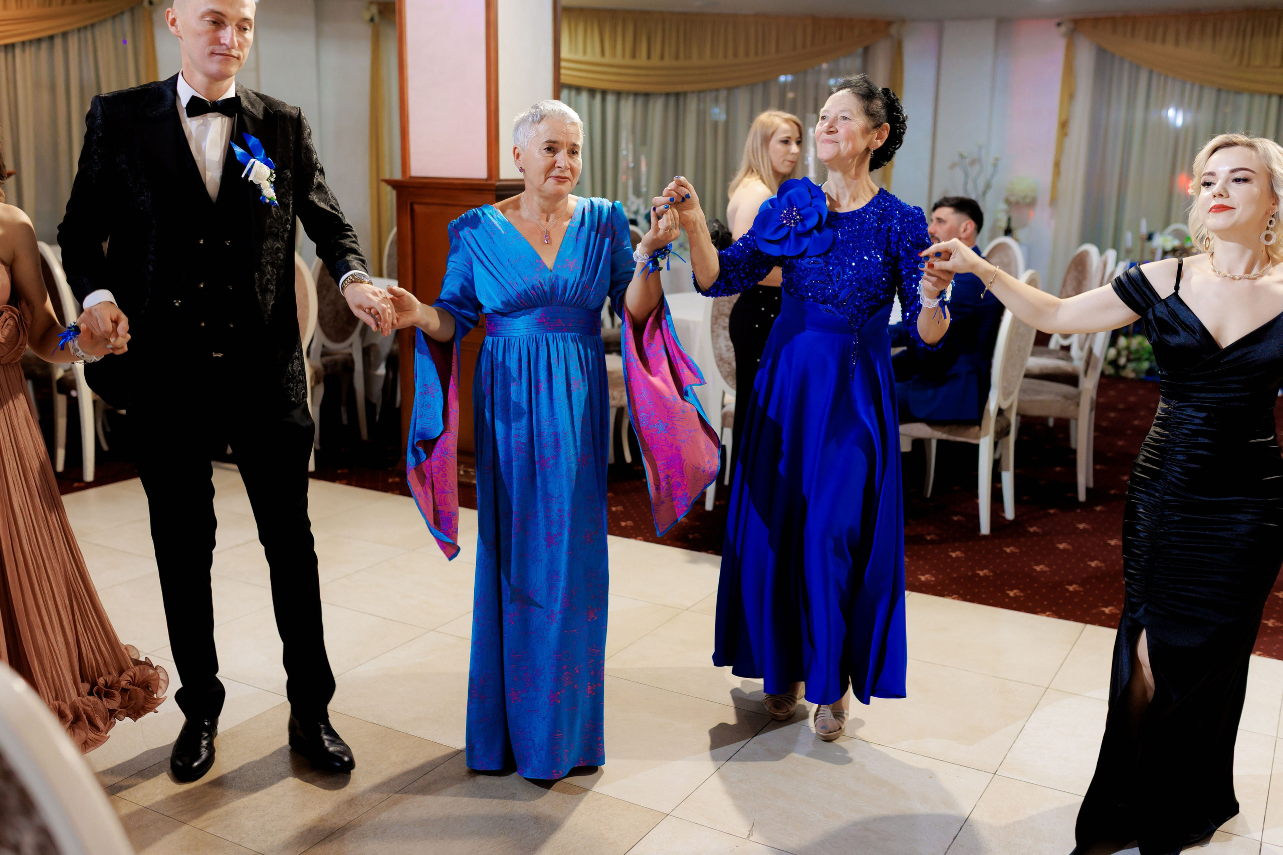 Loredana & Emilian – Ziua Nunții | Videografie - fotografie Botez Suceava, Iași, Botoșani. Servicii foto-video profesionale, pentru momente de neuitat