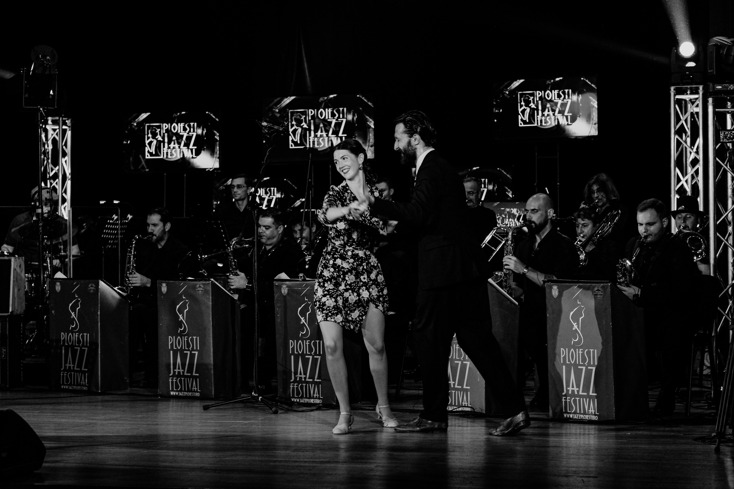 Vertigo Dance School. Hornetart