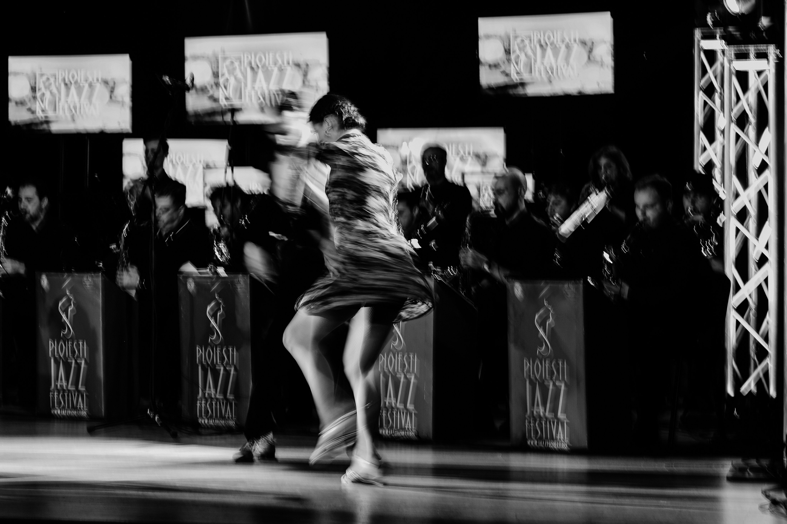 Vertigo Dance School. Hornetart