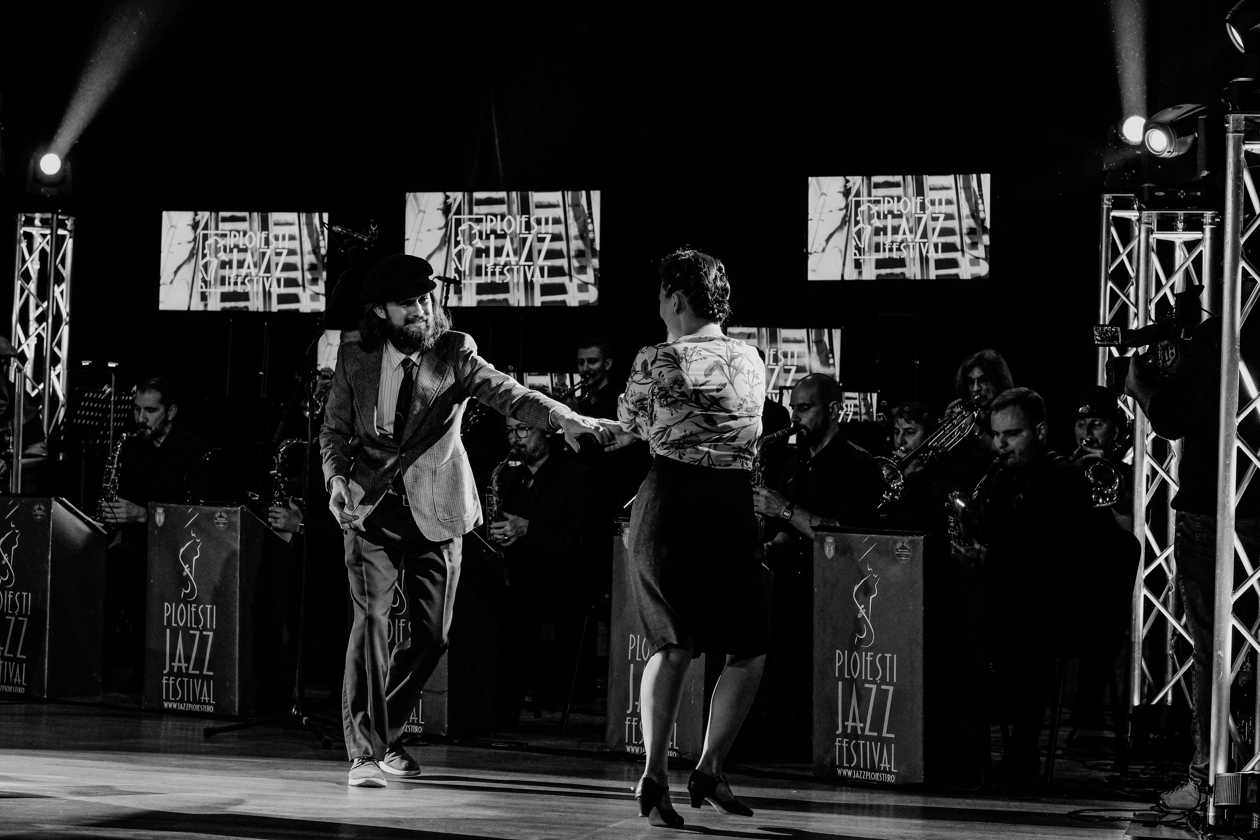 Vertigo Dance School. Hornetart