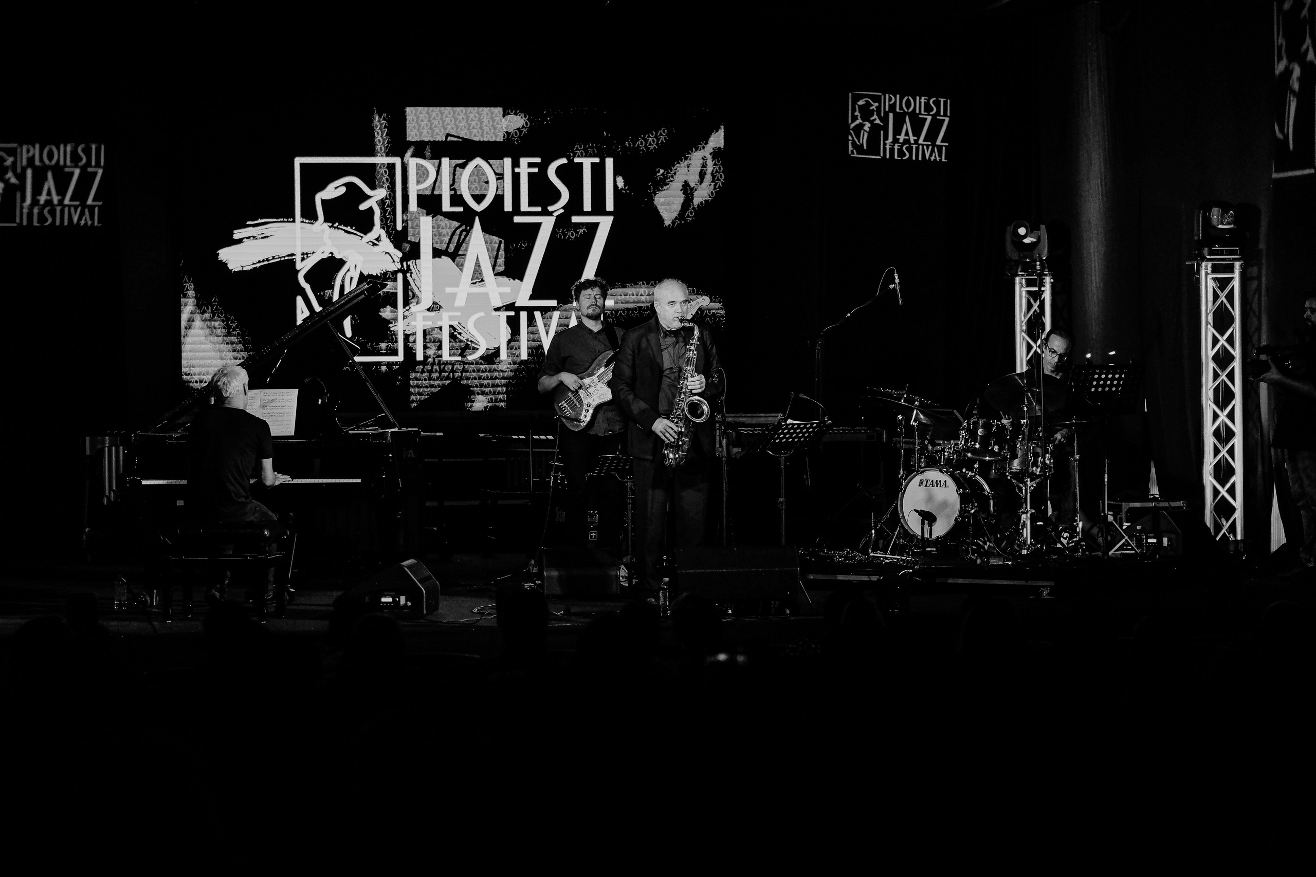 Nicolas Simion Quartet. Hornetart