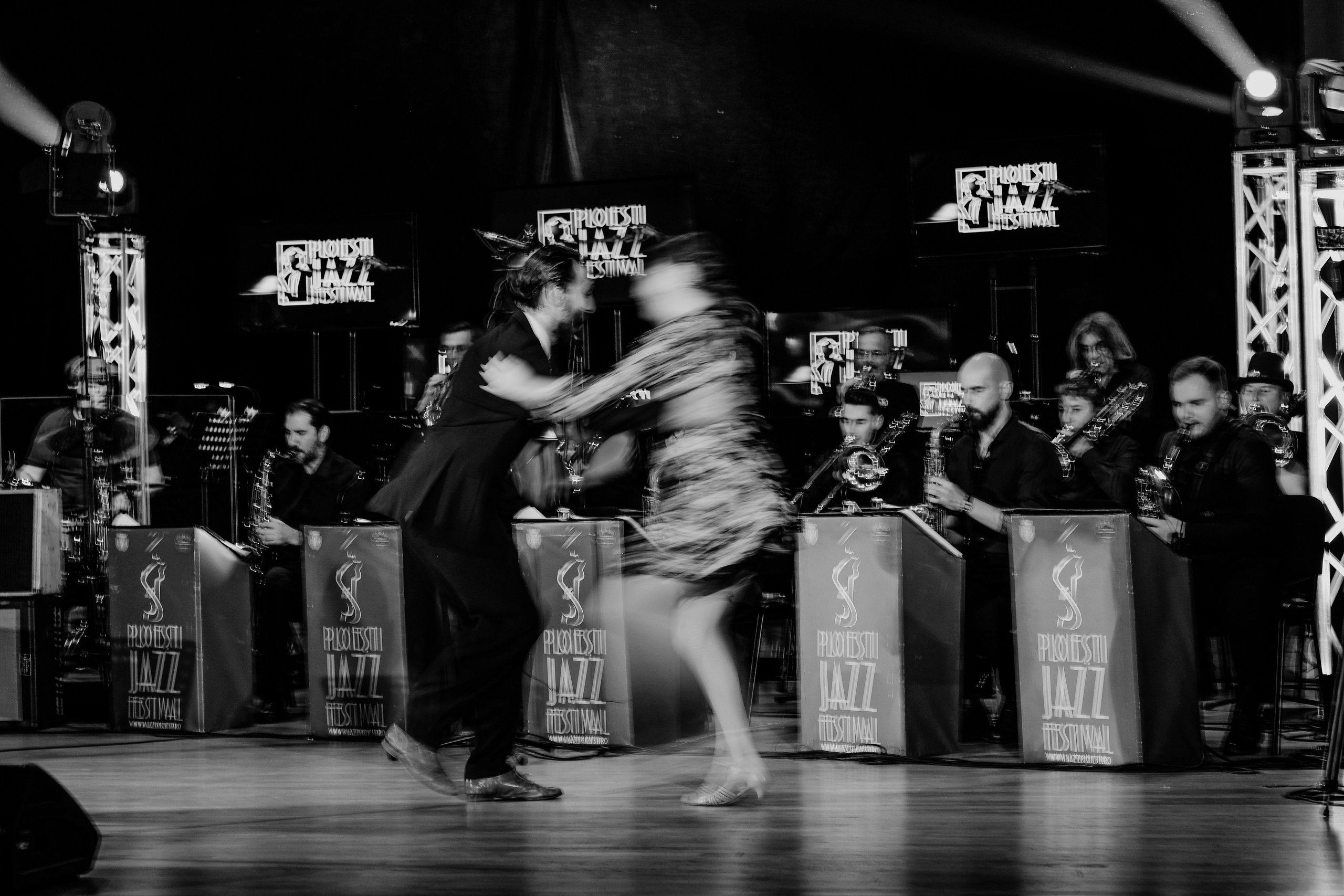 Vertigo Dance School. Hornetart