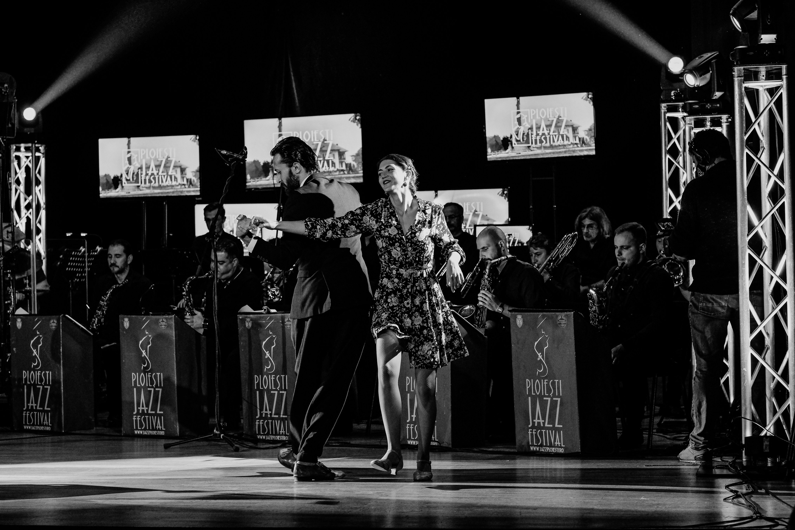 Vertigo Dance School. Hornetart