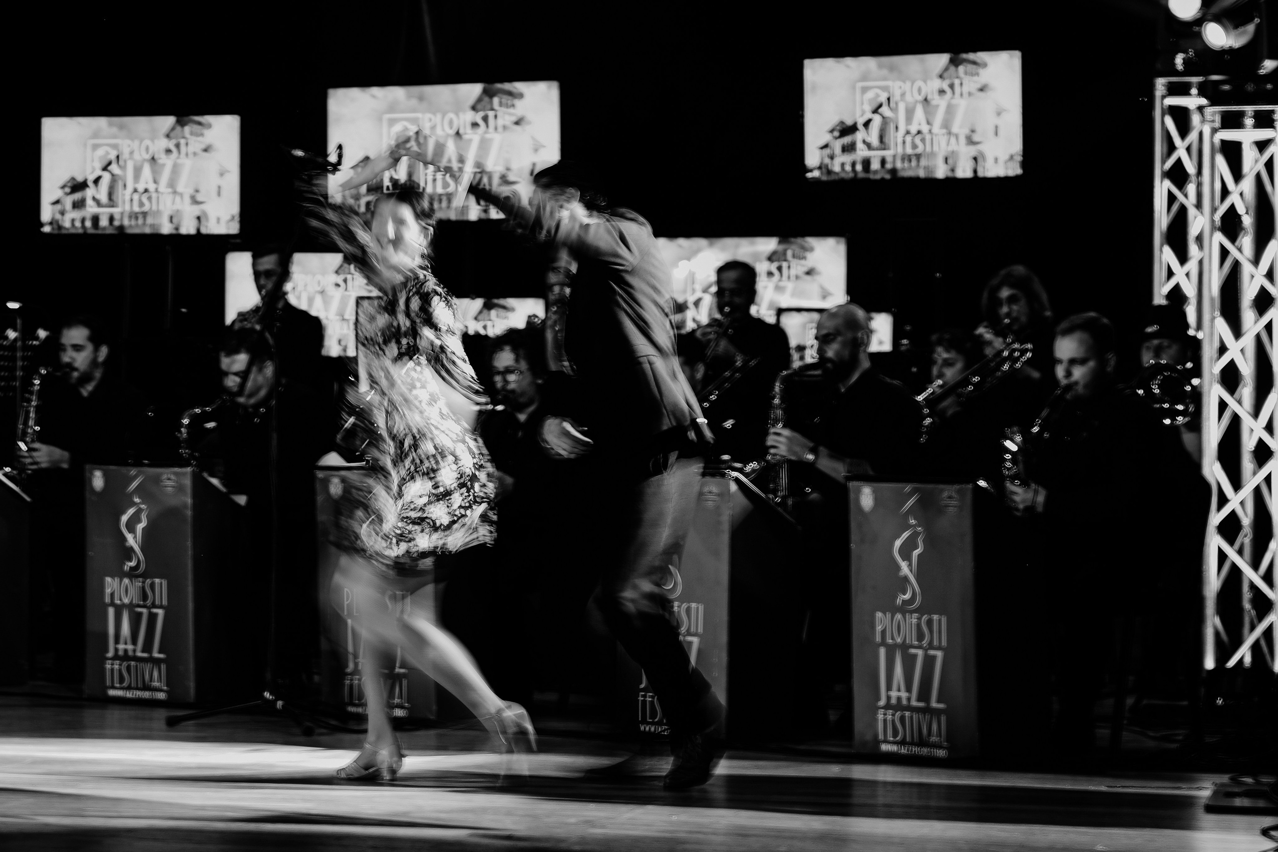 Vertigo Dance School. Hornetart
