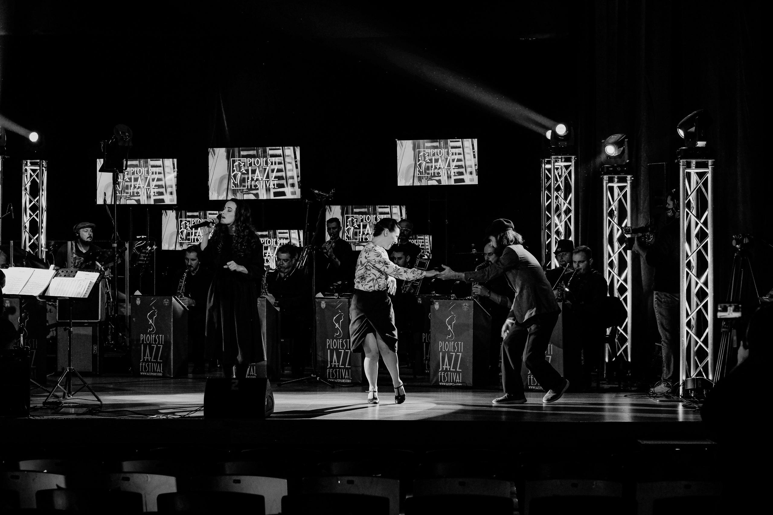 Vertigo Dance School. Hornetart