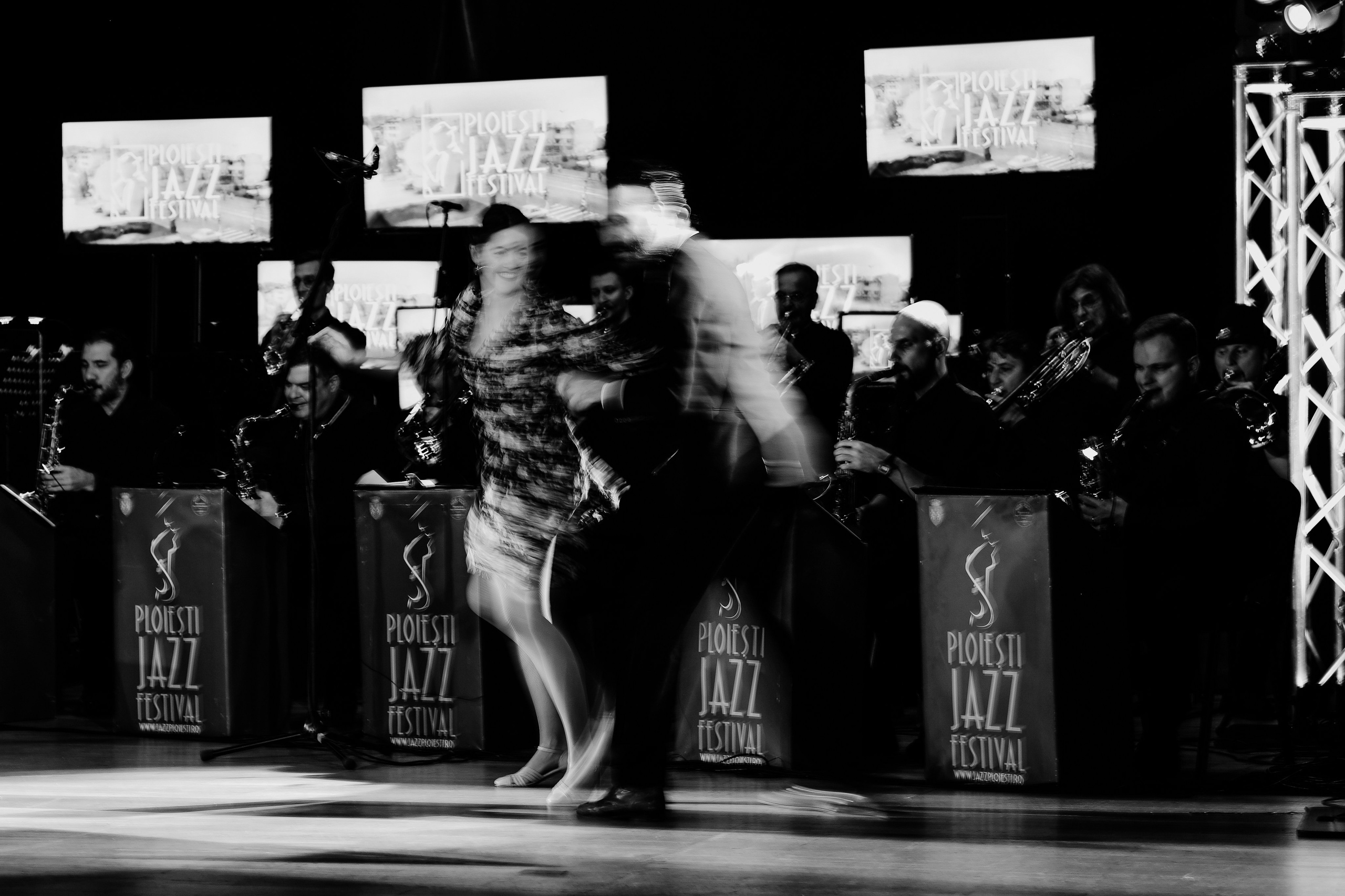 Vertigo Dance School. Hornetart