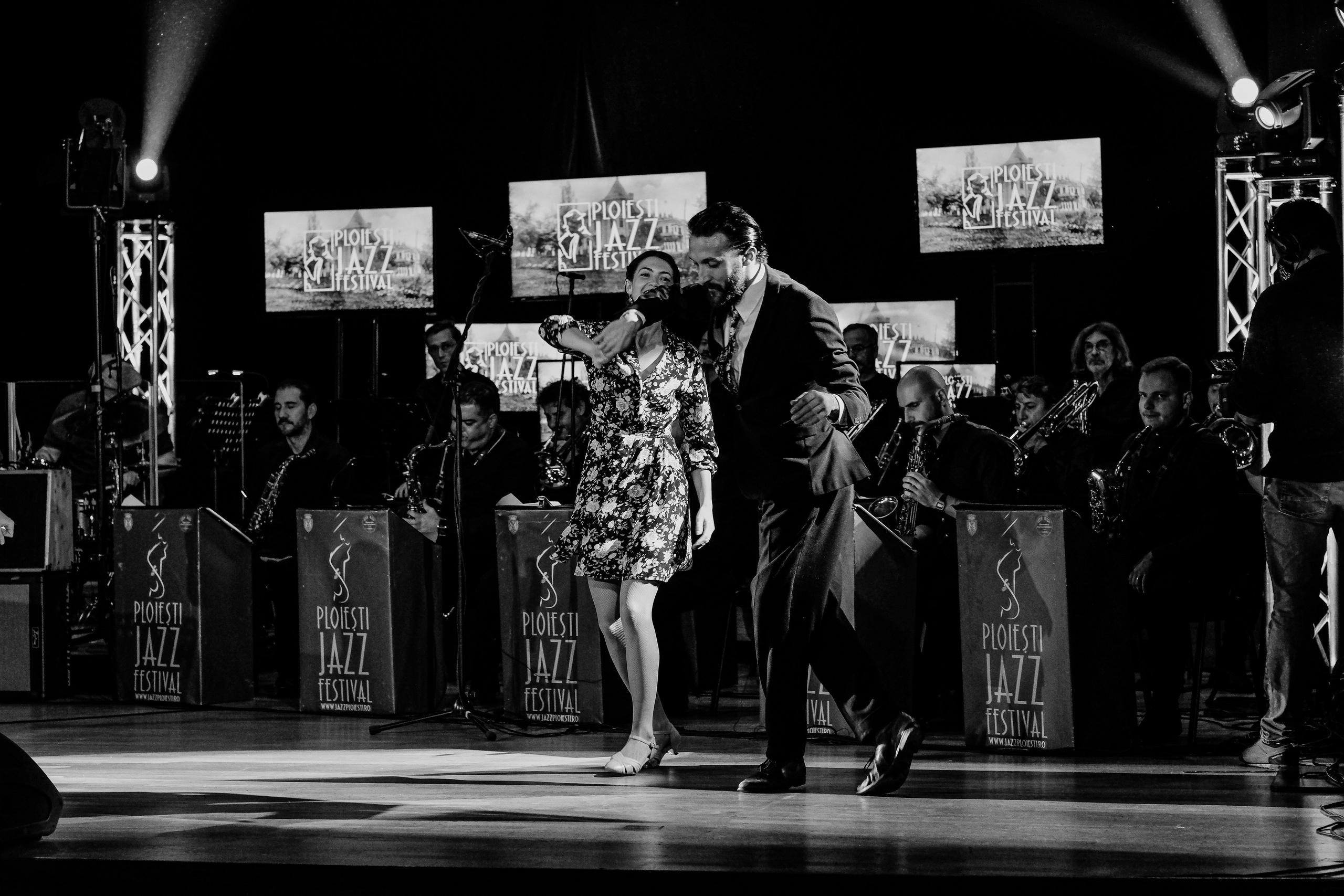 Vertigo Dance School. Hornetart