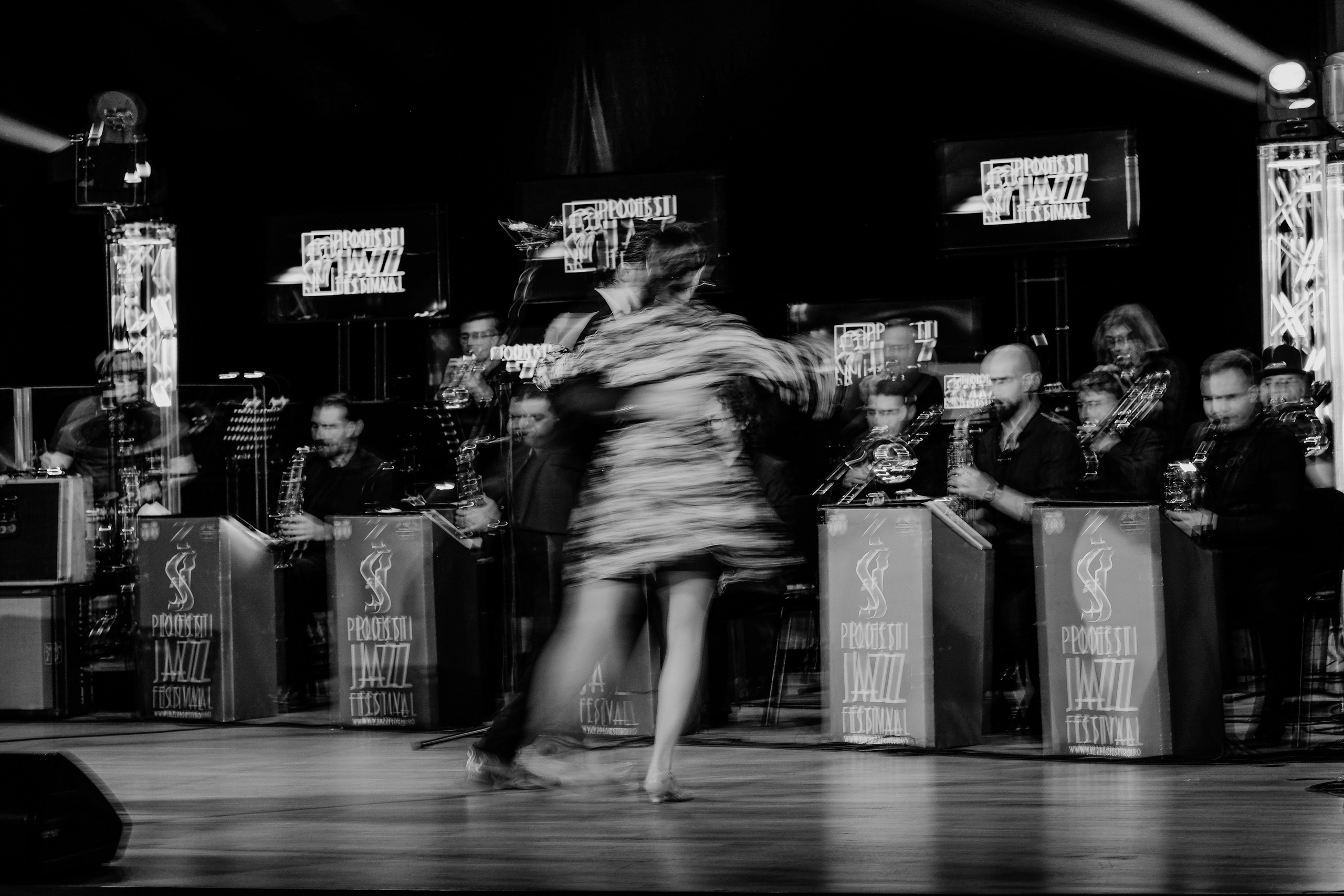 Vertigo Dance School. Hornetart