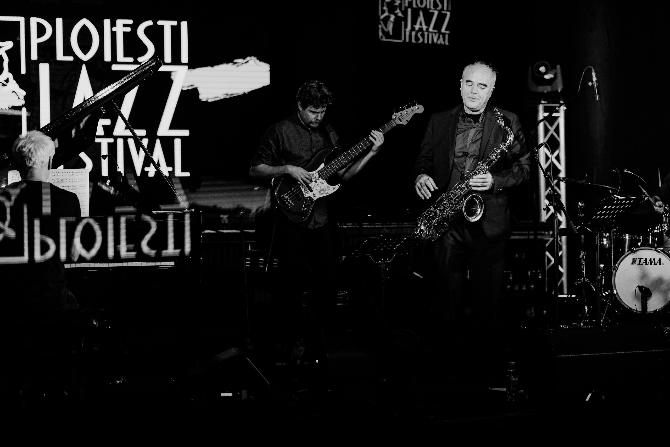 Nicolas Simion Quartet. Hornetart