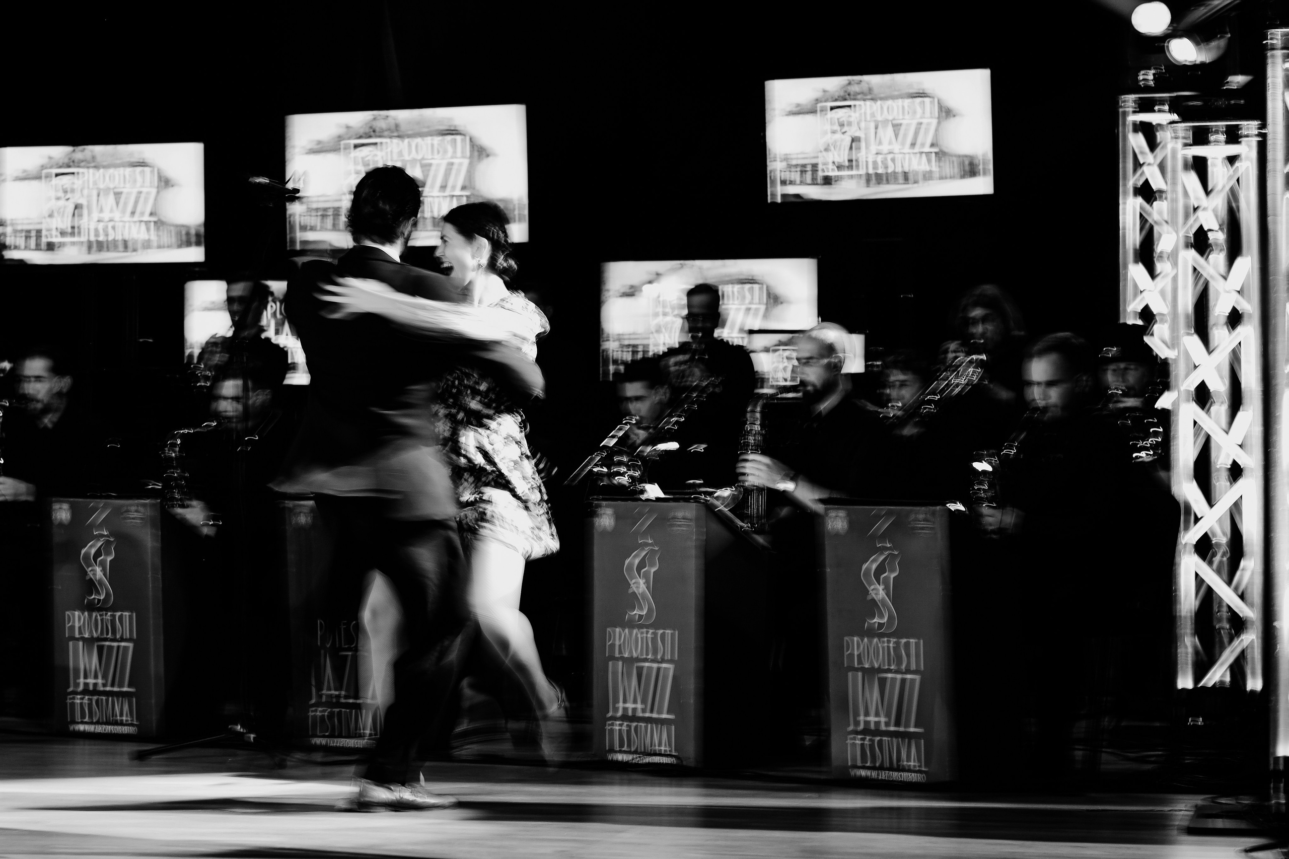 Vertigo Dance School. Hornetart