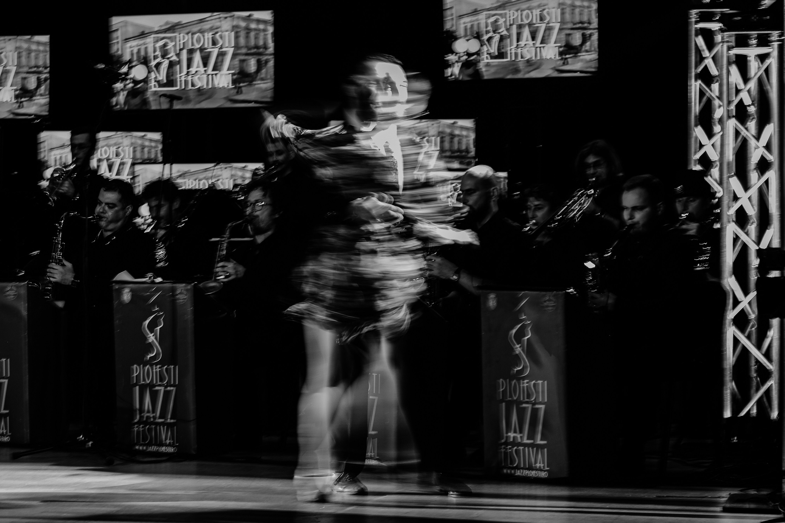 Vertigo Dance School. Hornetart
