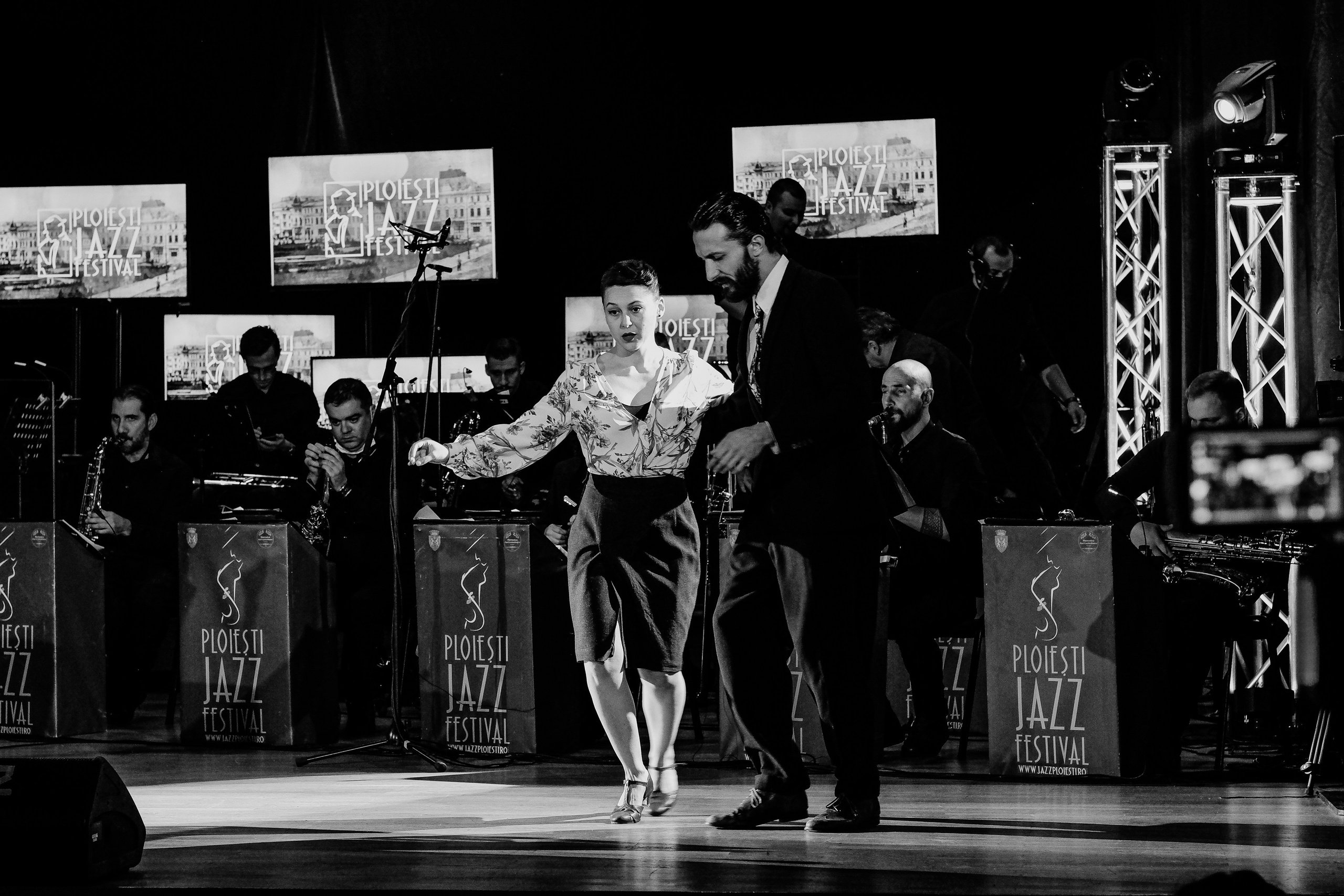 Vertigo Dance School. Hornetart