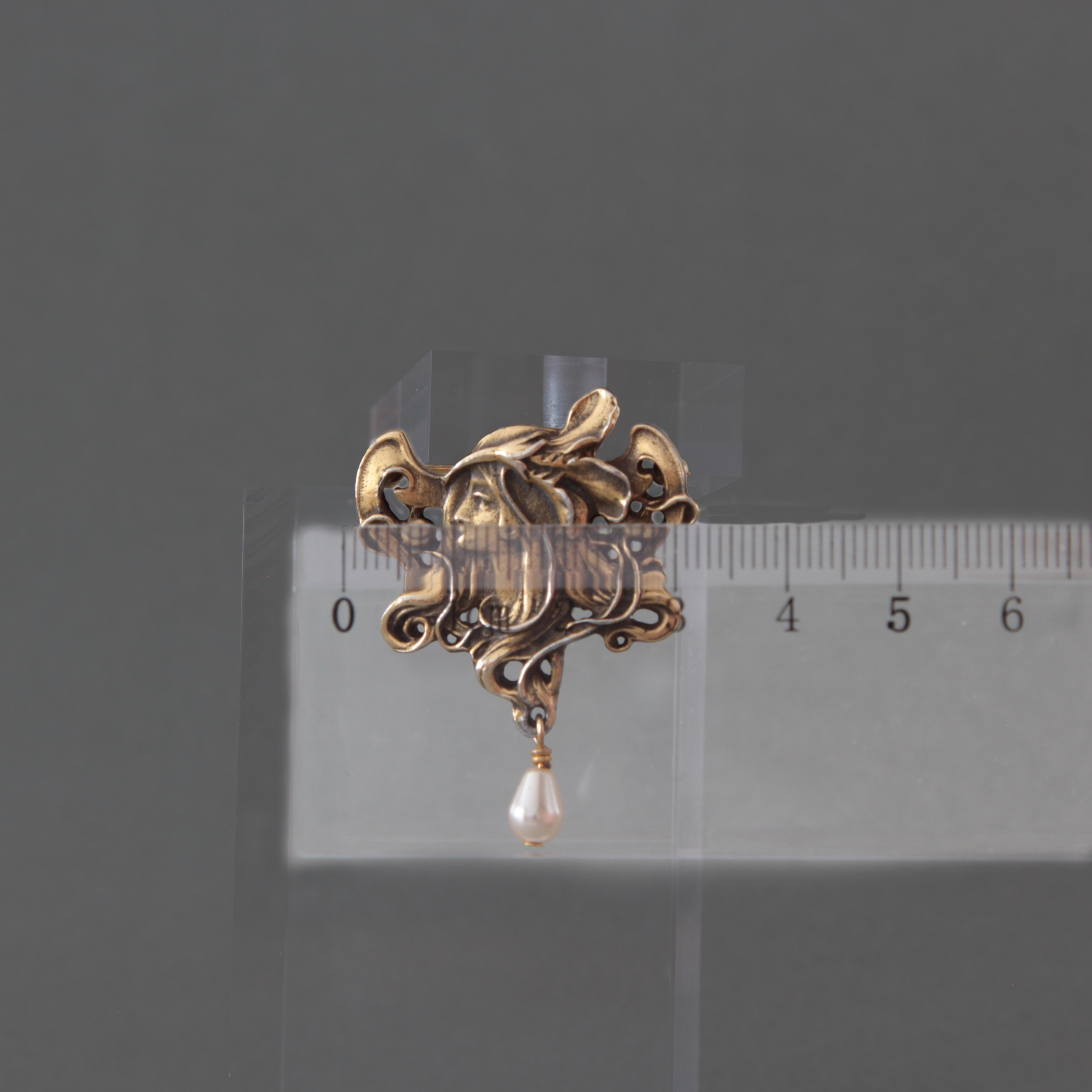 Alva Studios. Современнные и актикварные украшения в Барселоне, Москве и Санкт-Петербурге