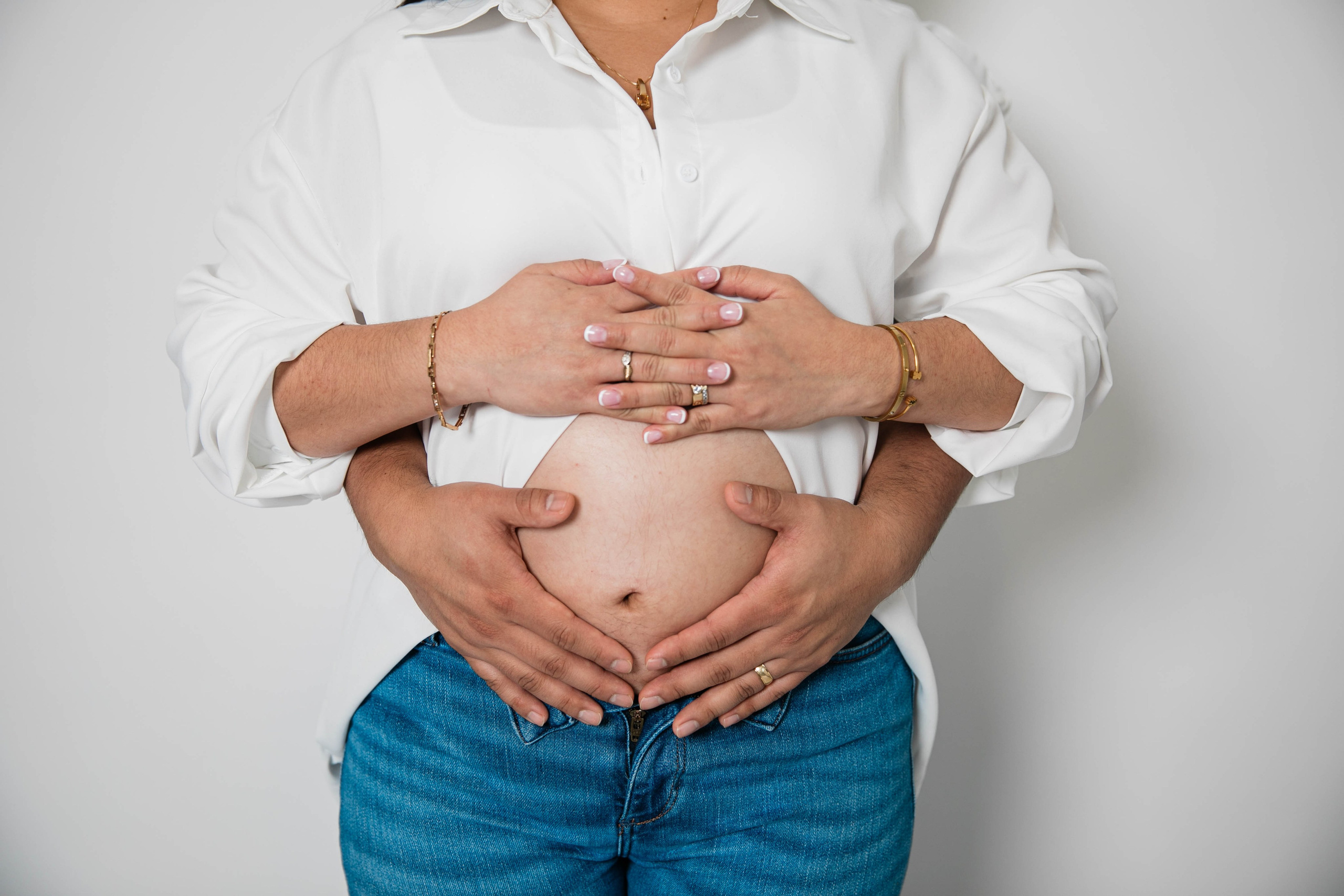 Calgary Maternity & Newborn Photography. Ching Li Photography