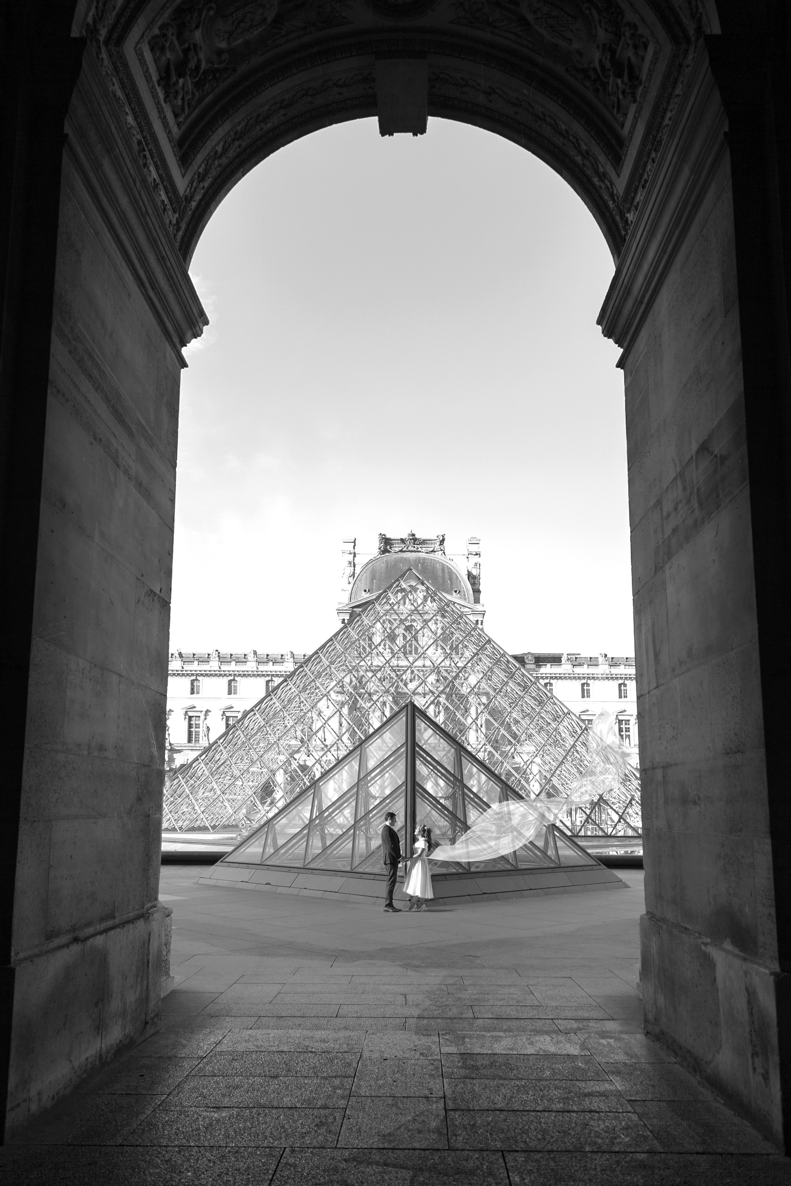 Musée du Louvre / Dmitry & Flavia. Wedding, event and family photographer in Paris, Emilian Olaru