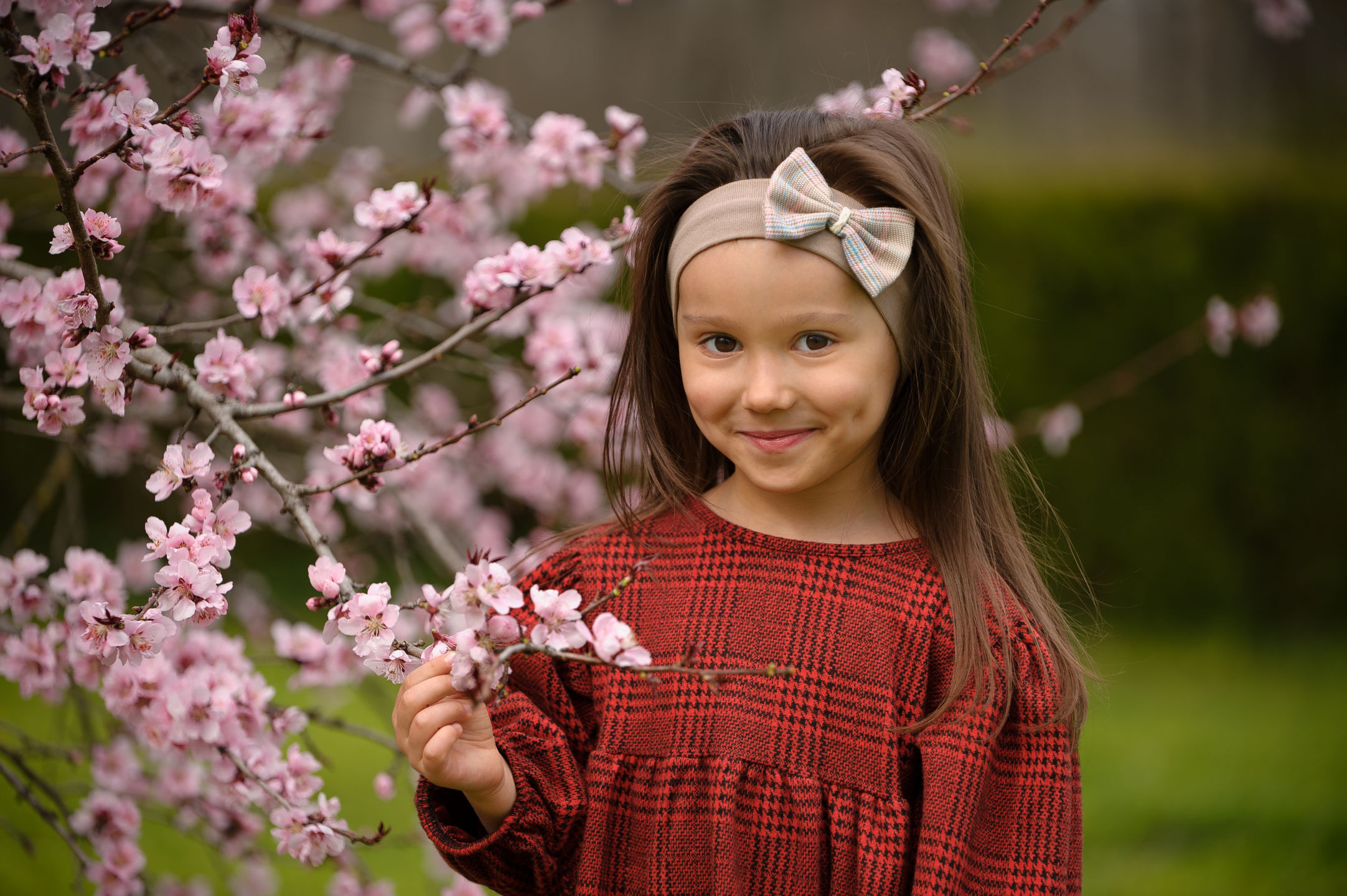 Весенняя Фотосессия Софии с Мамой. Семейный фотограф в Кишинёве THOMAS SHTIFT