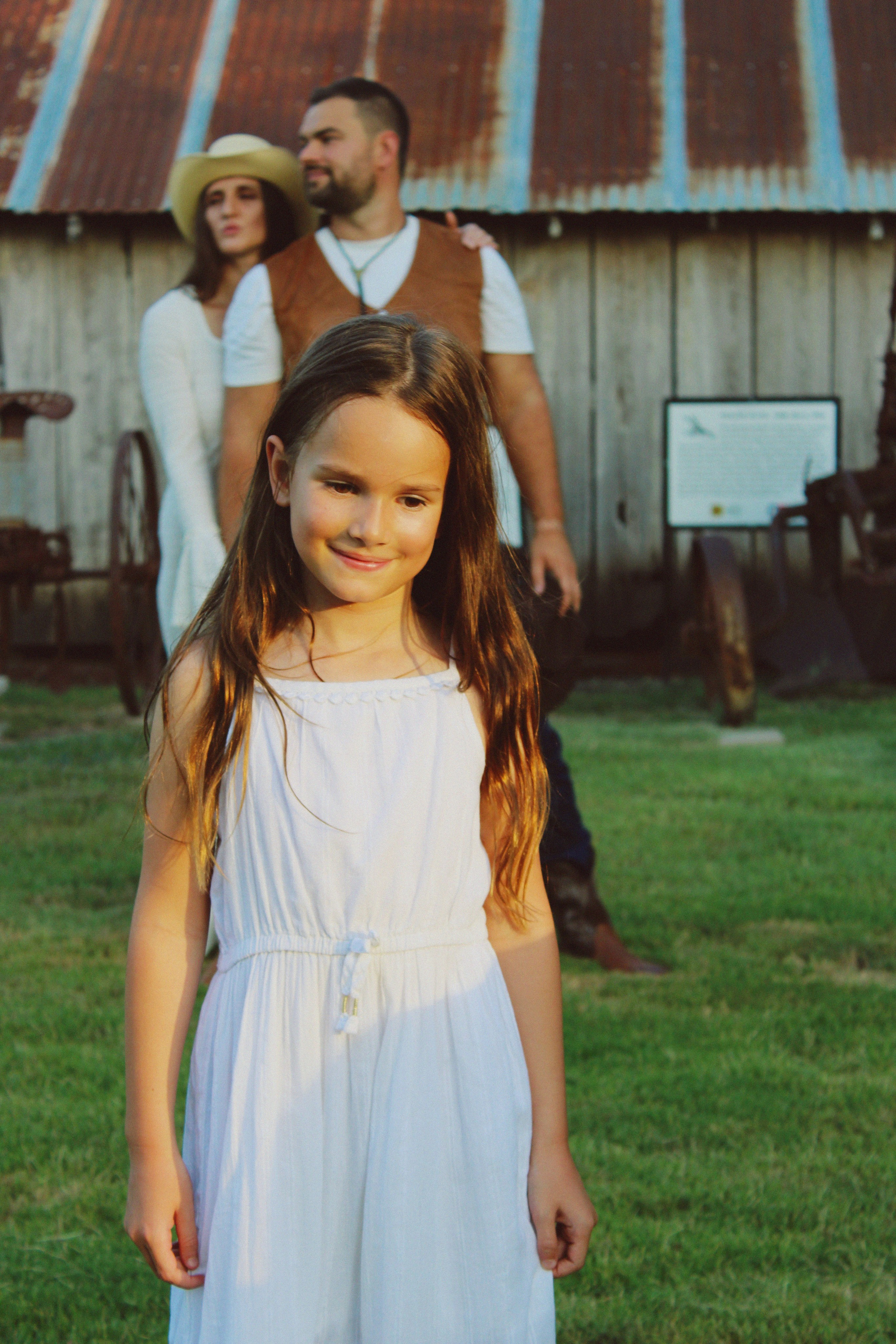 Texas Countryside Family Photoshoot in Cowboy Style. Lana Petrychenko — Portrait & Family Photographer. Valencia, Spain