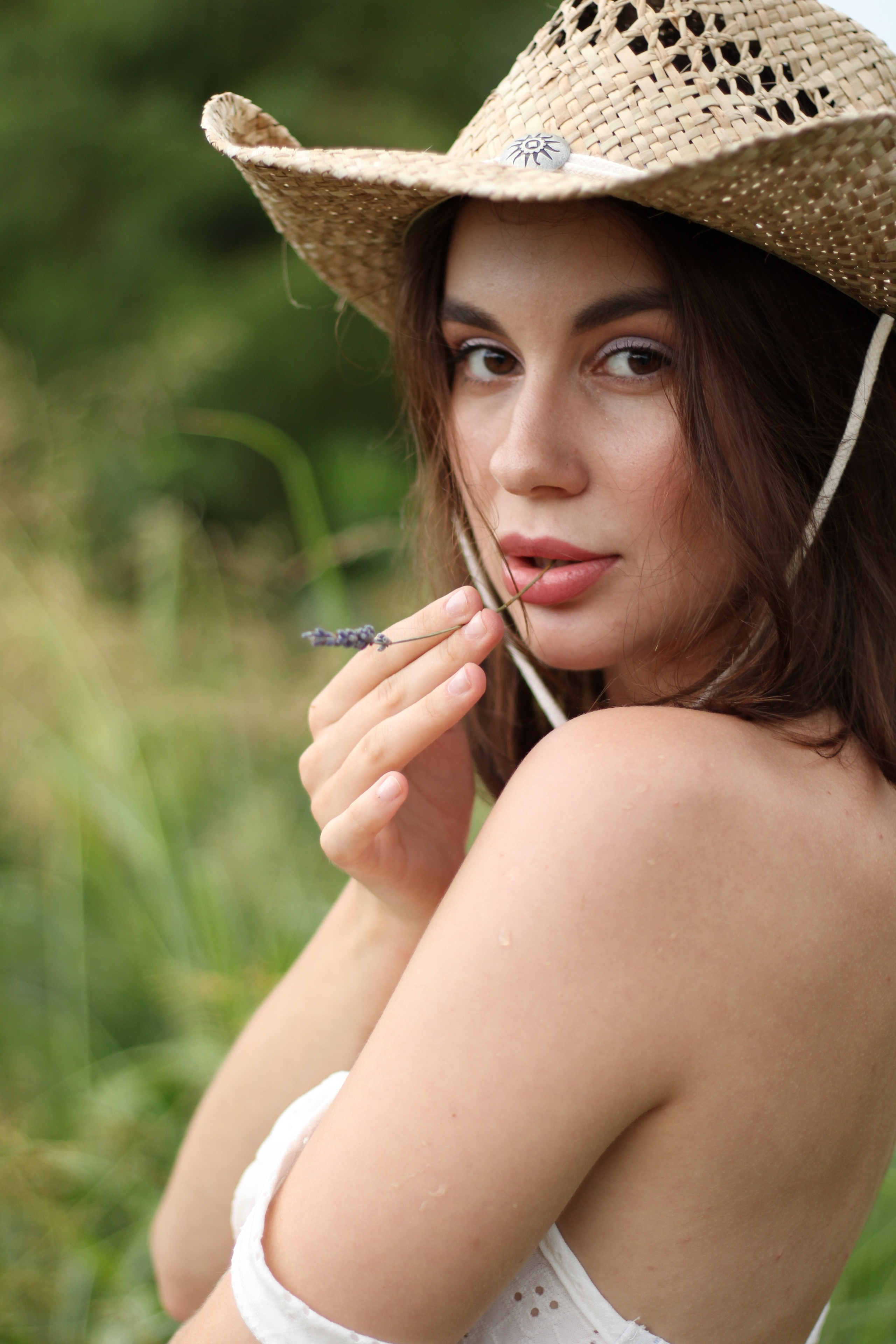 Countryside cowgirl-style portrait photoshoot. Lana Petrychenko — Portrait & Family Photographer. Valencia, Spain