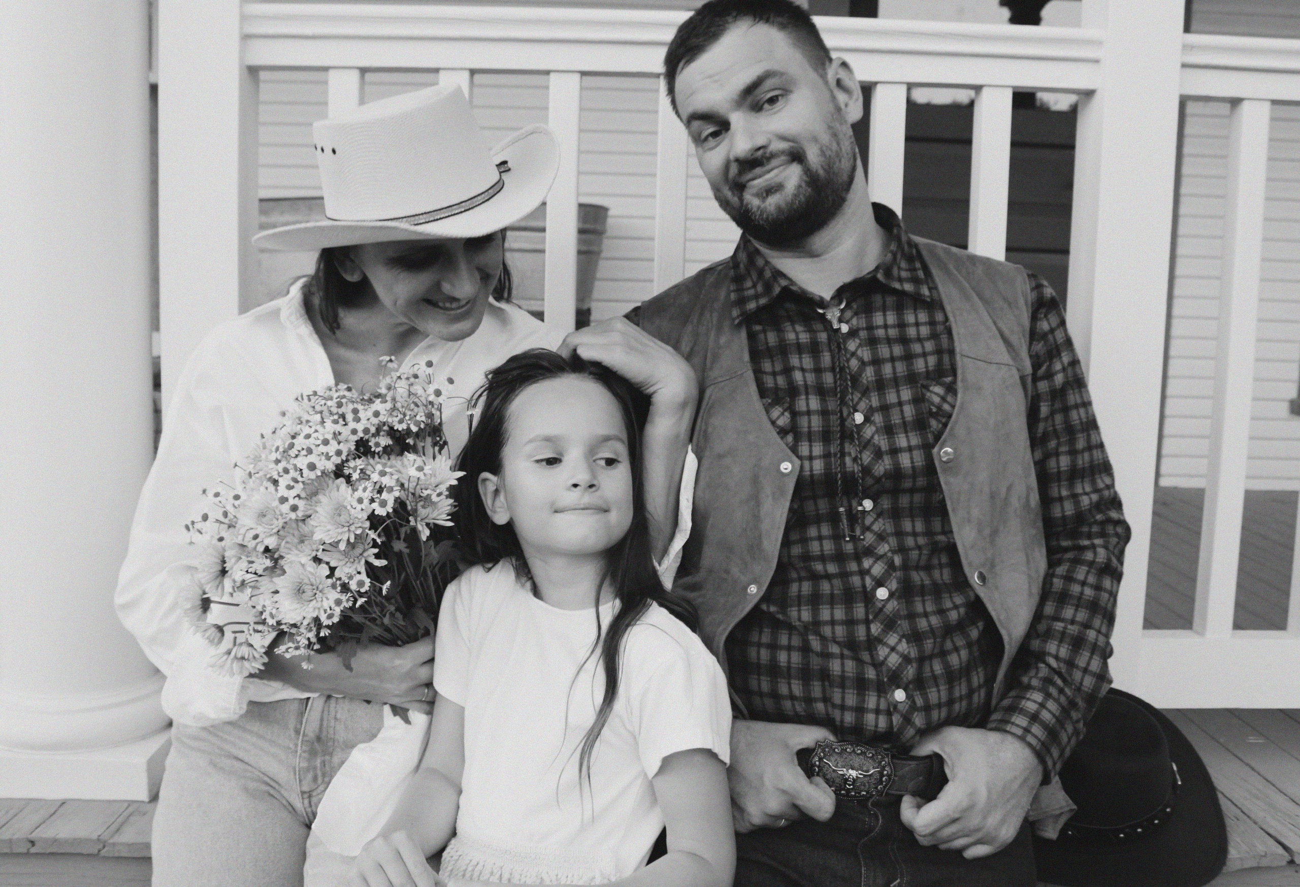 Texas Countryside Family Photoshoot in Cowboy Style. Lana Petrychenko — Portrait & Family Photographer. Valencia, Spain