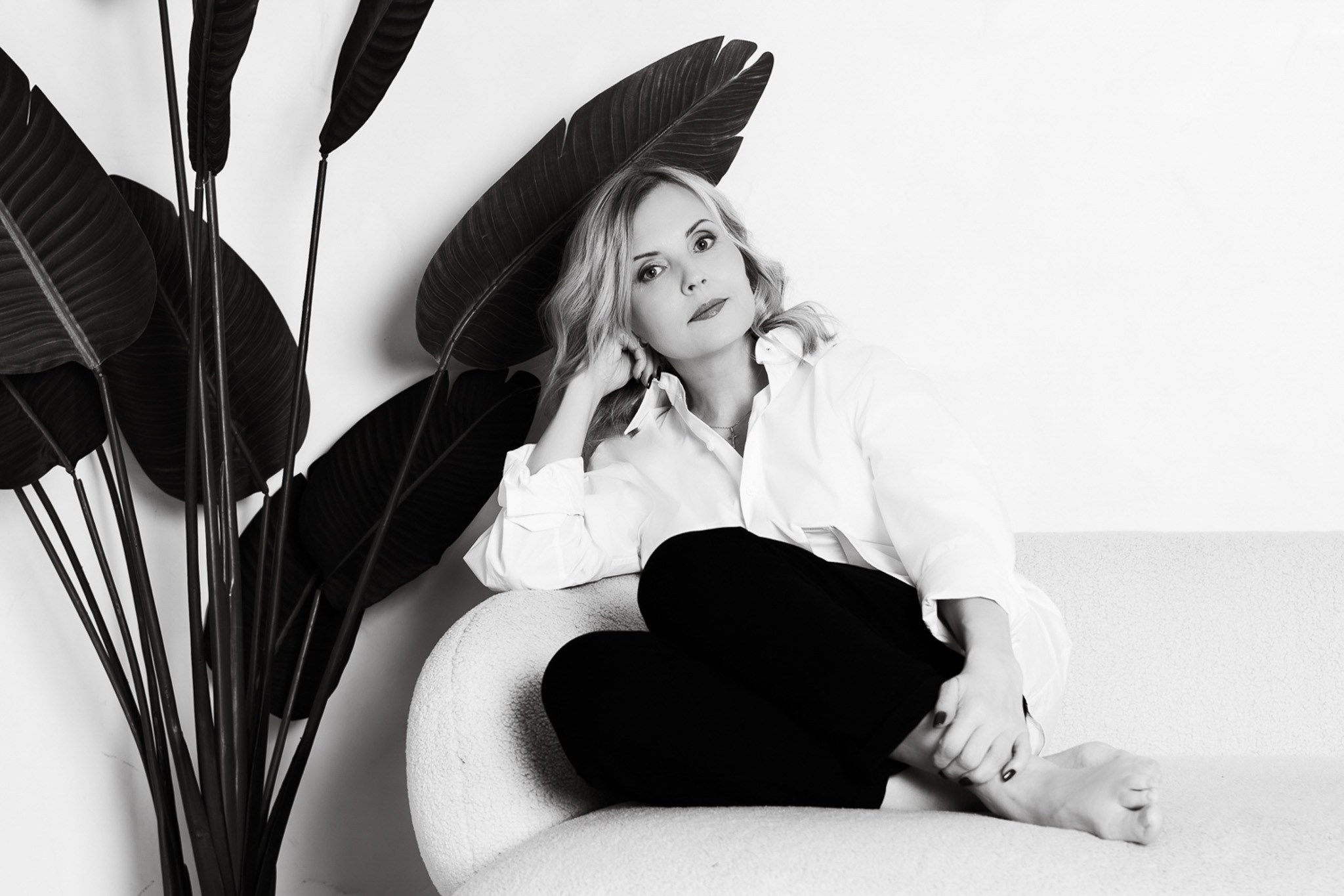 Portretu fotosesijas sievietēm. Portretu fotosesija Rīgā| Biznesa portretu foto | Korporatīvās un darbinieku fotosesijas | Pasākumu fotogrāfs | Produktu fotogrāfs