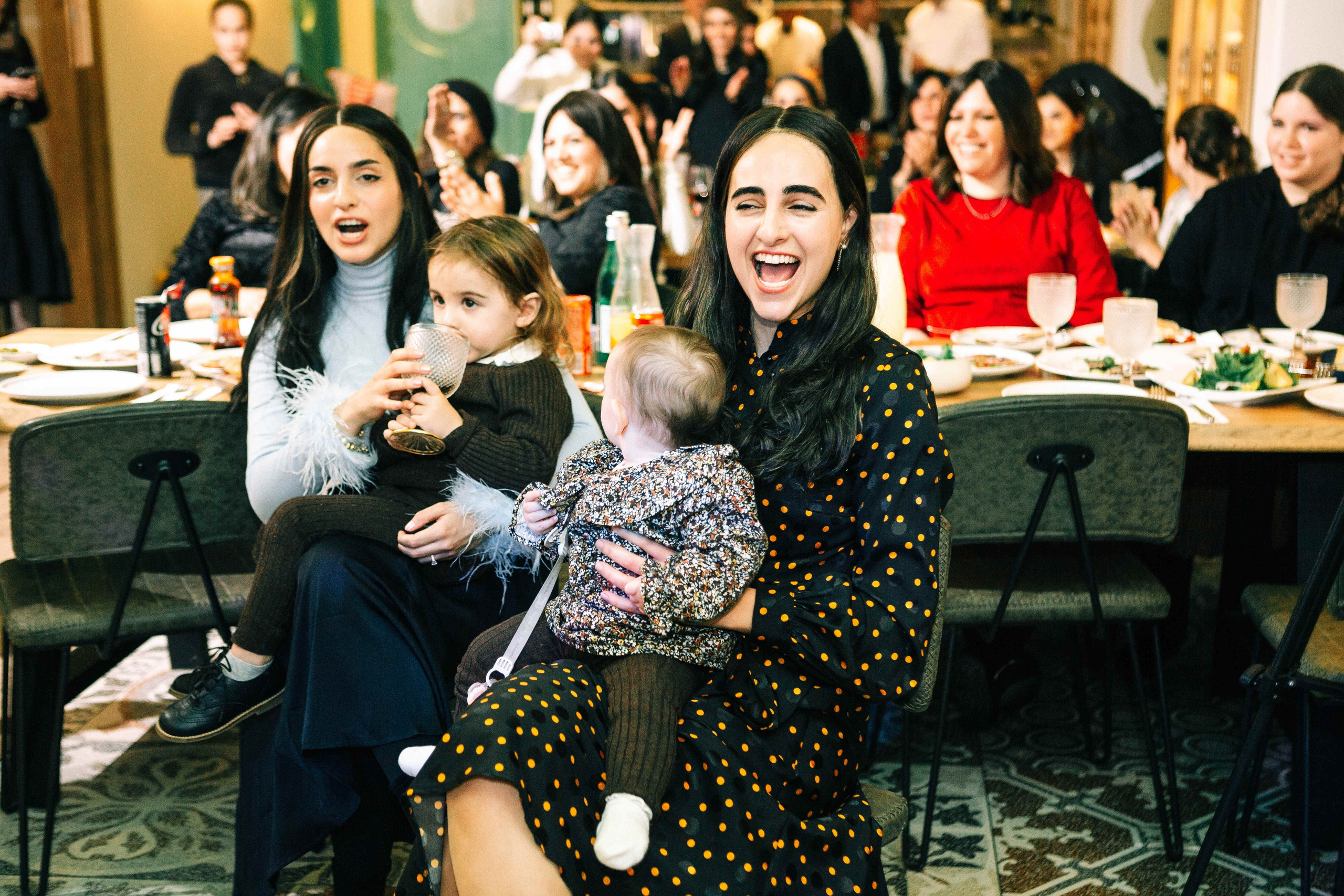 PARTY IN A RESTAURANT WITH THE WHOLE FAMILY. Https://shi-photo.com/