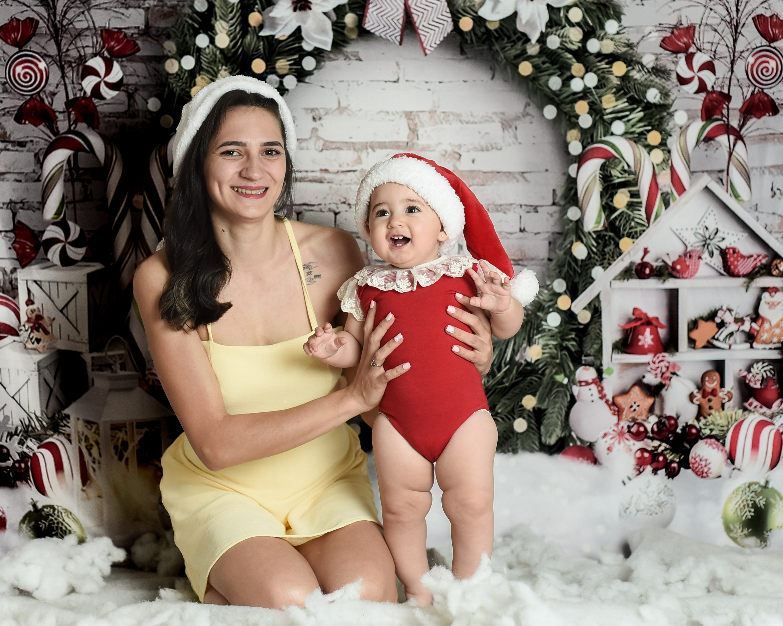 Sesión 1er año de Rebeca. Temática: Frutillita + Mini Sesión Navideña. Fotografo de casamiento en misiones y fotógrafo de familia  Posadas