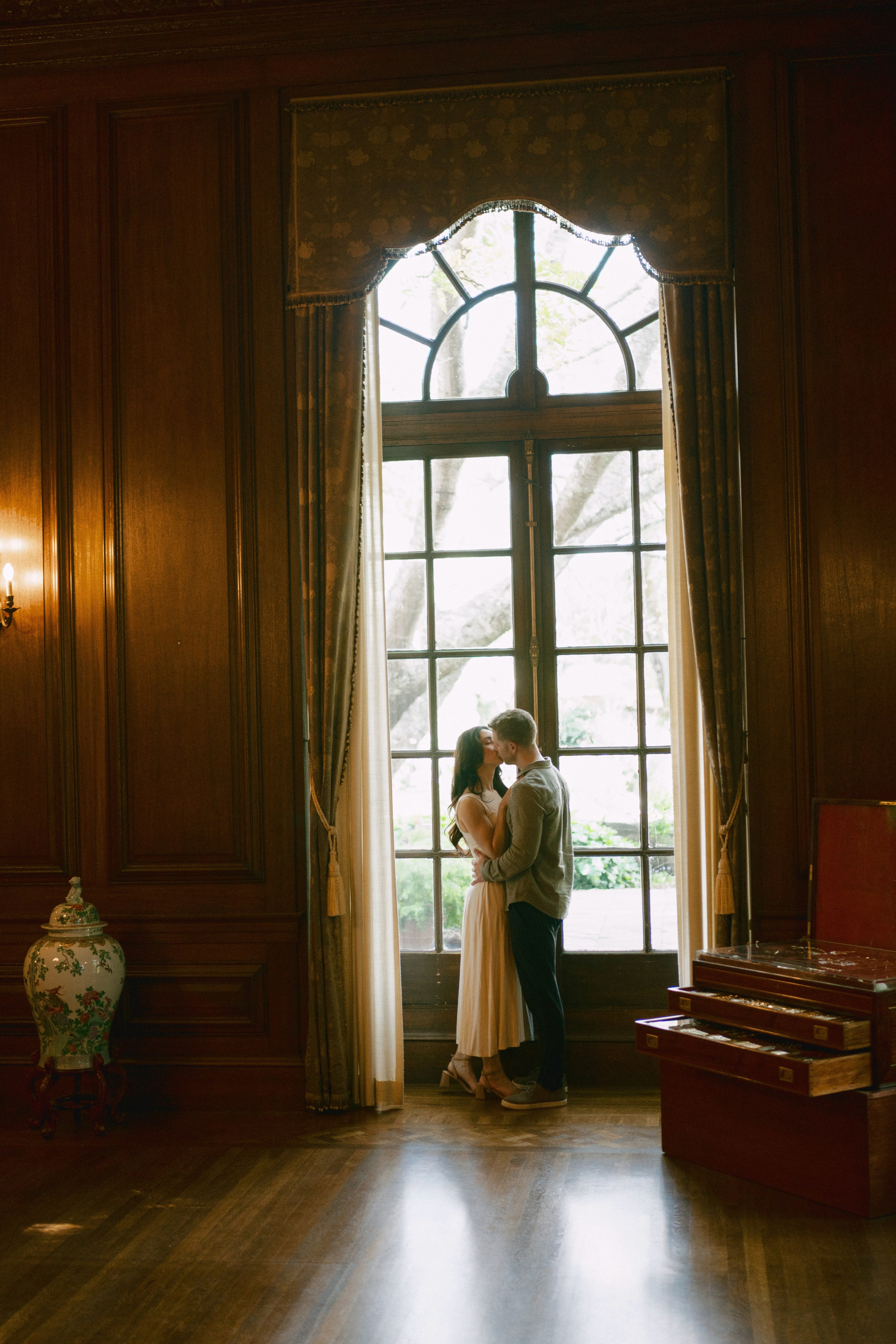 Engagement at Filoli Historic House & World-Class Garden. Wedding Photography & Videography Team in California, Los Angeles, San Francisco, San Diego and Travel