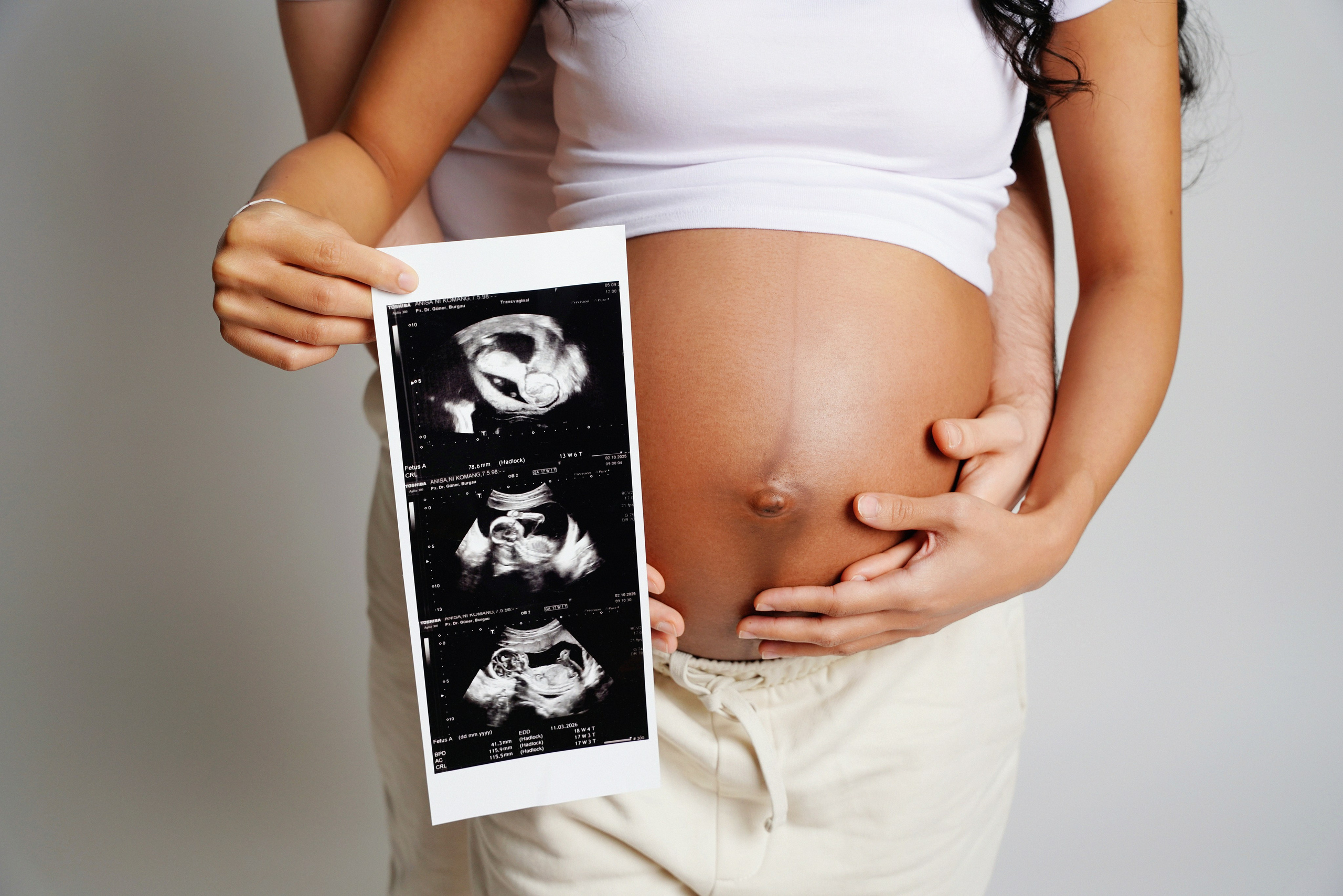 Babybauch. Neugeborenenfotografin und Retoucher in Augsburg Nastassia Schneider