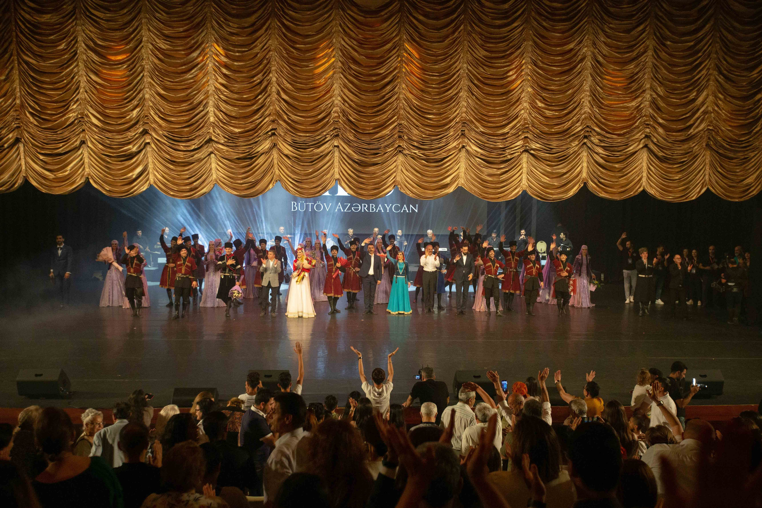 STATE DANCE ENSEMBLE. Wedding&Event photographer Ismail Rzayev in Baku