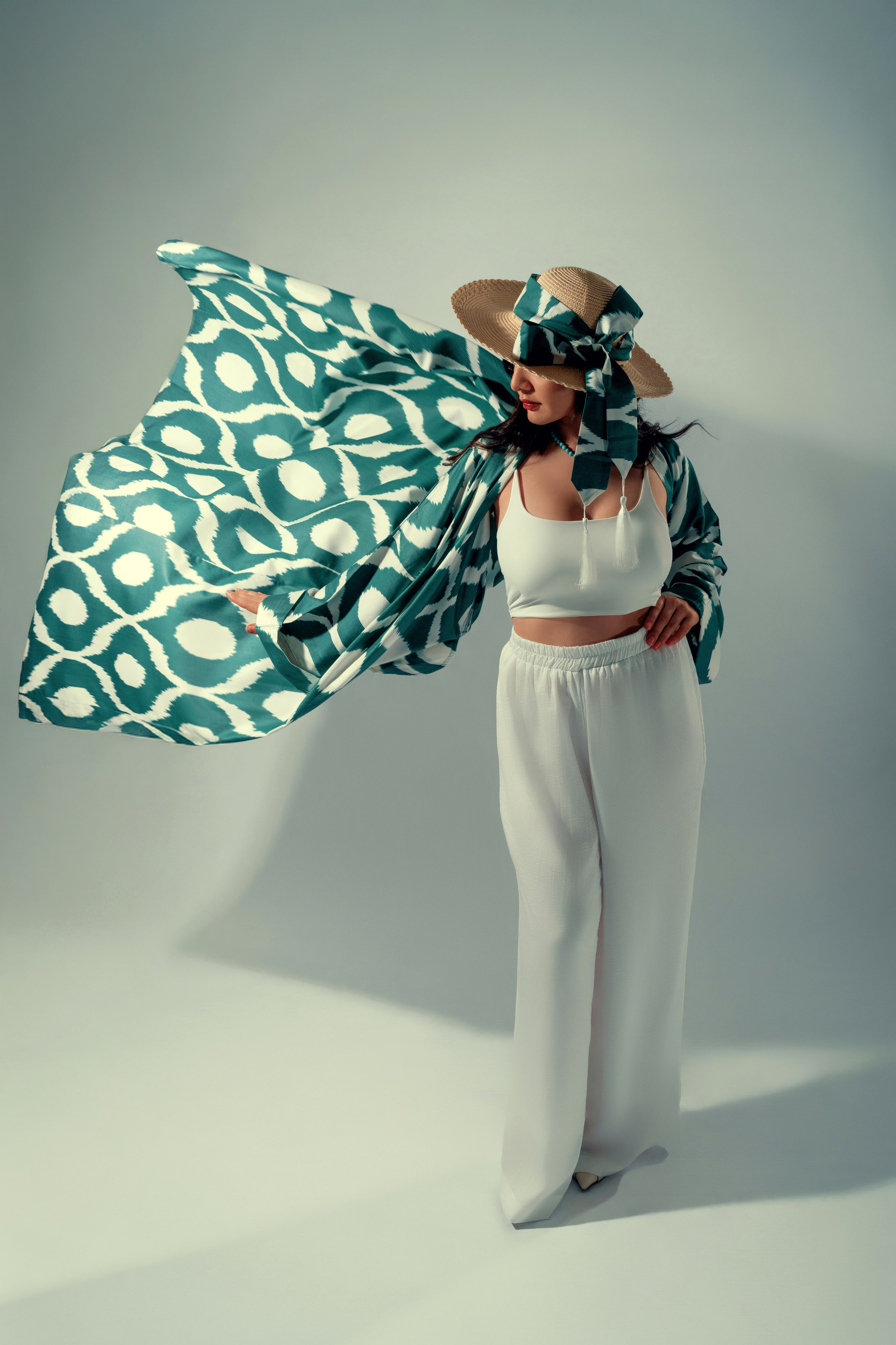 Levitating Ikat. Nifty photography — коммерческий и портретный фотограф в Ташкенте. Студийная и выездная съёмка