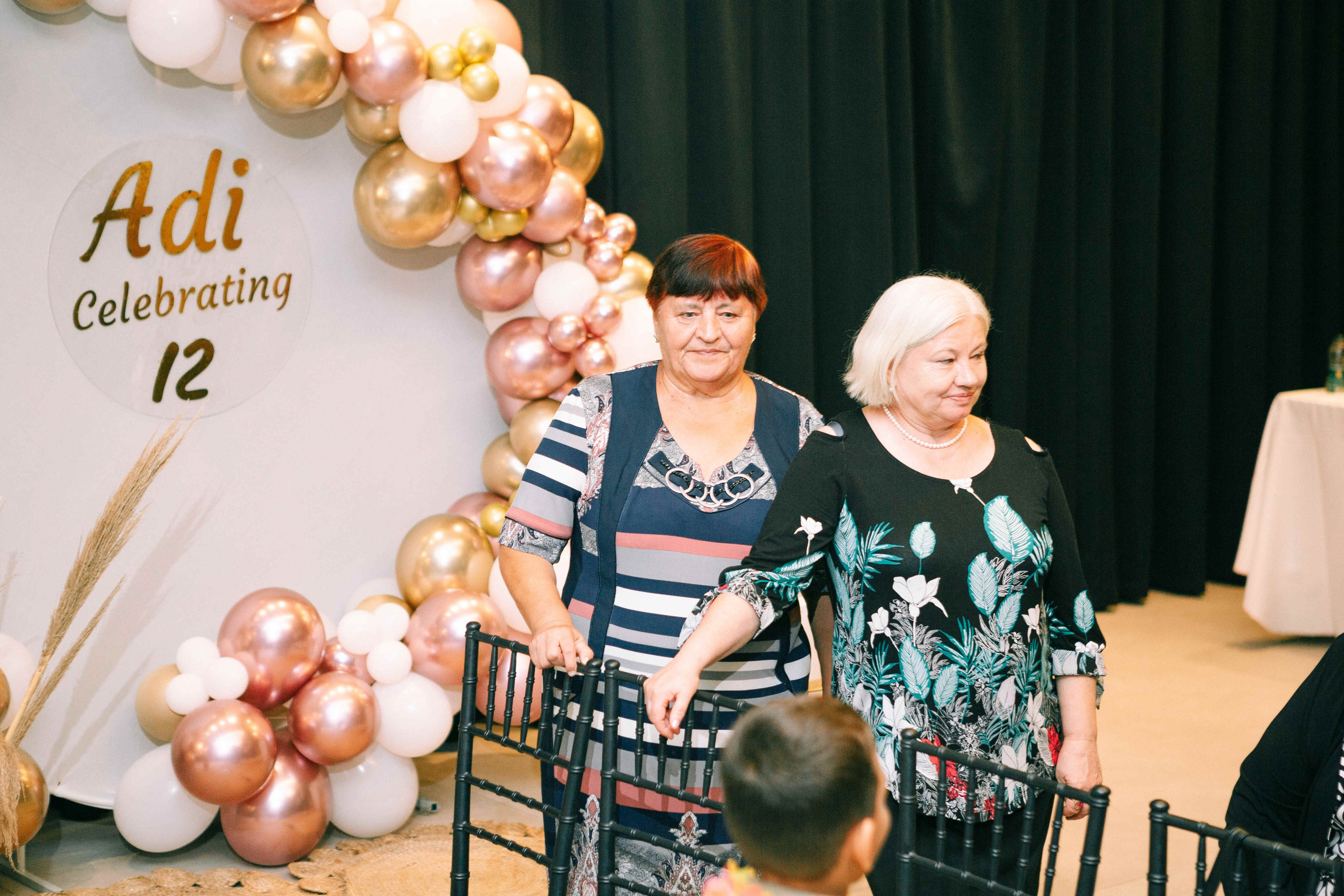 PARTY WITH FRIENDS. Https://shi-photo.com/