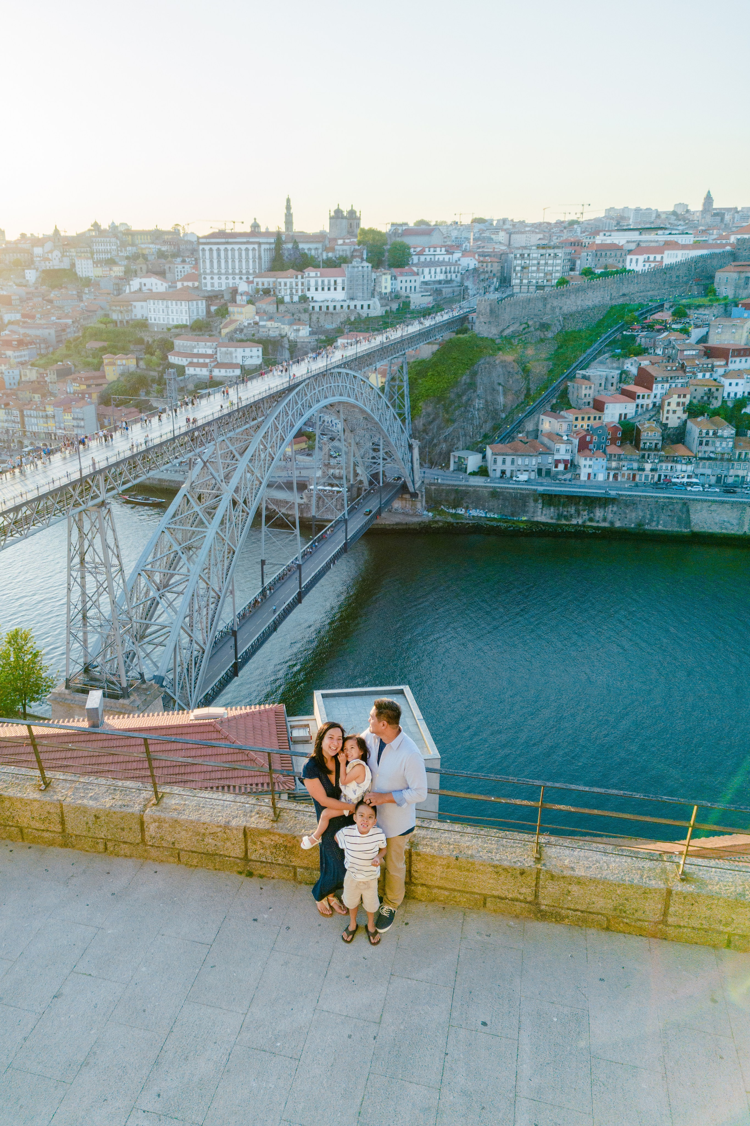 Family photo shoot in Porto. Photographer in Portugal Polina Gotovaya