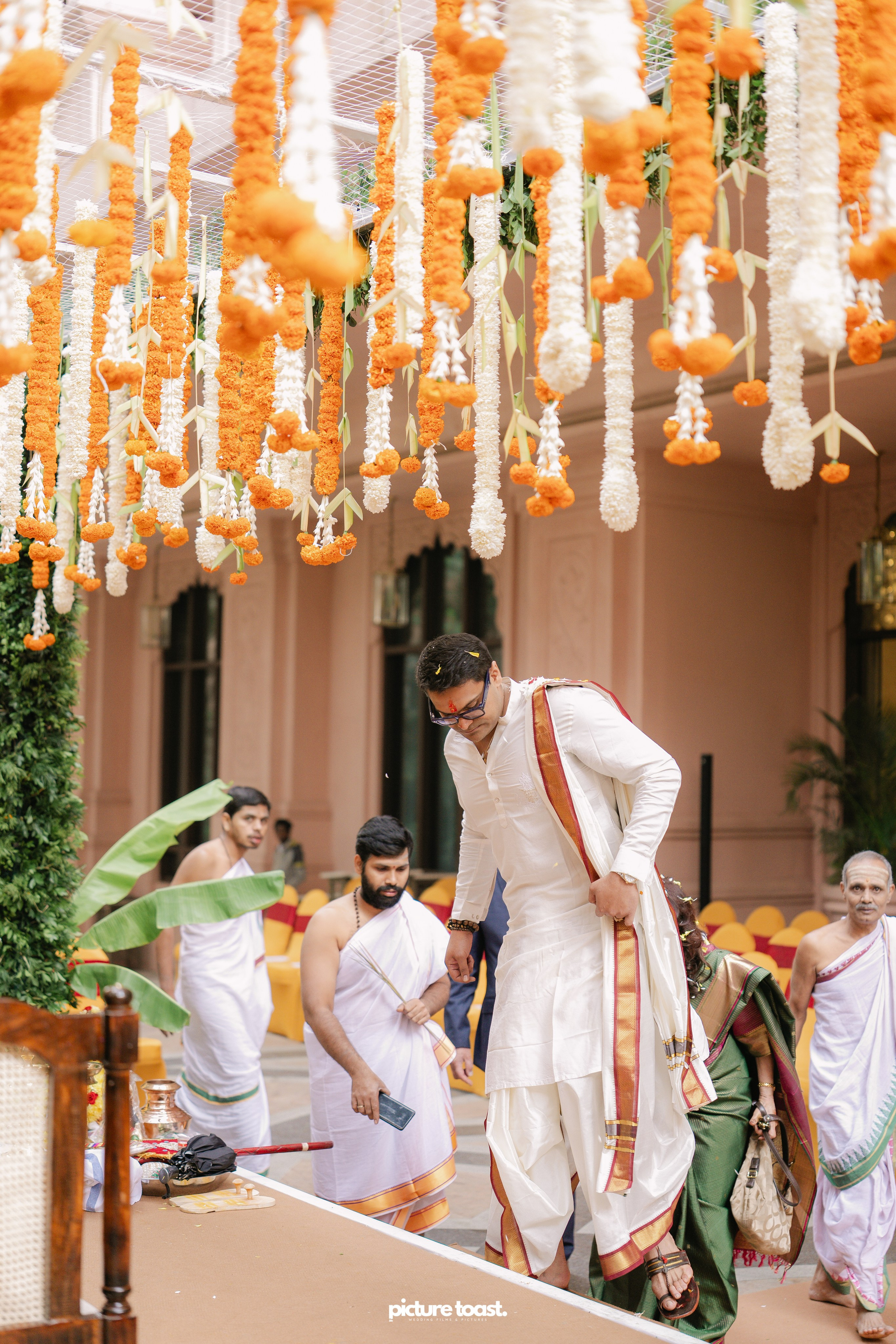 South Indian Wedding Ft. Aashna & Rajiv. Fine art Wedding Photographers in India & Canada