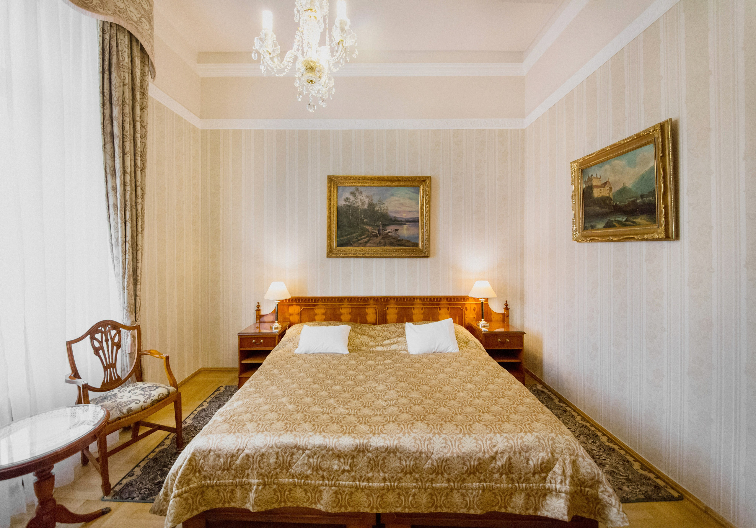 Fotografia nieruchomości, wnętrz, mieszkań, restauracji, biur i apartamentów. Wedding and portrait photographer in Poland Vitali Frozen