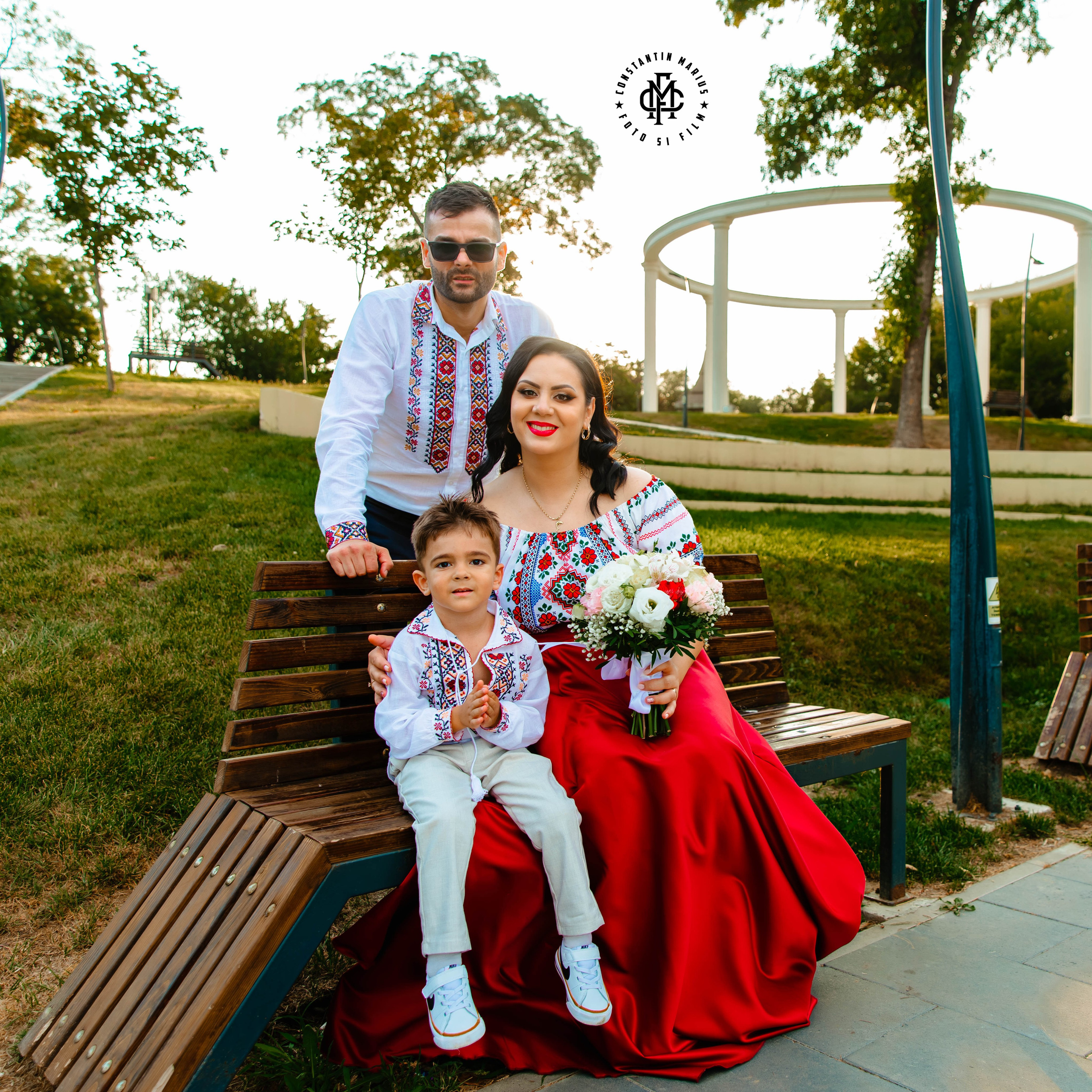 WEDDING PHOTOGRAPHY. DESPRE NOI