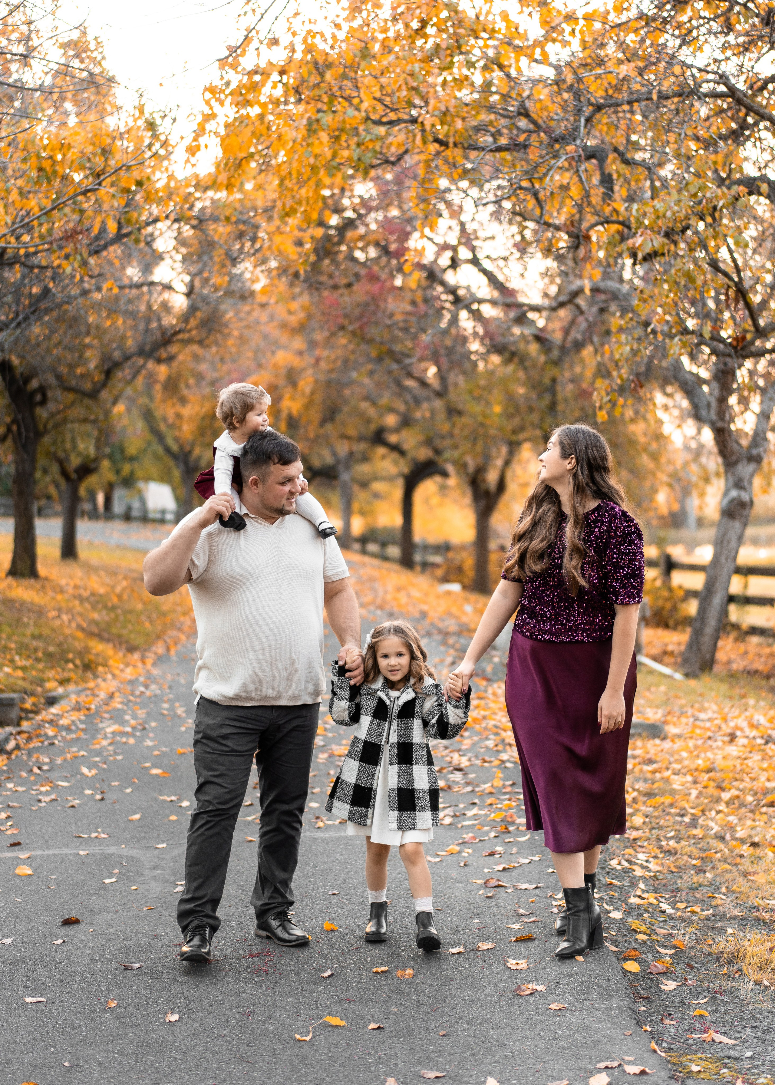 Klyushin family. Family photographer in Sacramento | Sofia Pavenko