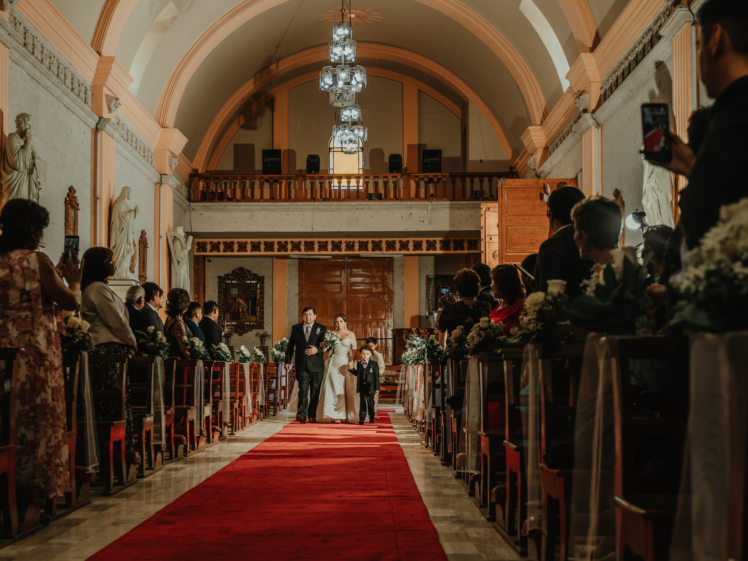 CARLA Y MARIO BODA RELIGIOSA. Studio KVTA | Fotografía y Video de Bodas en Arequipa