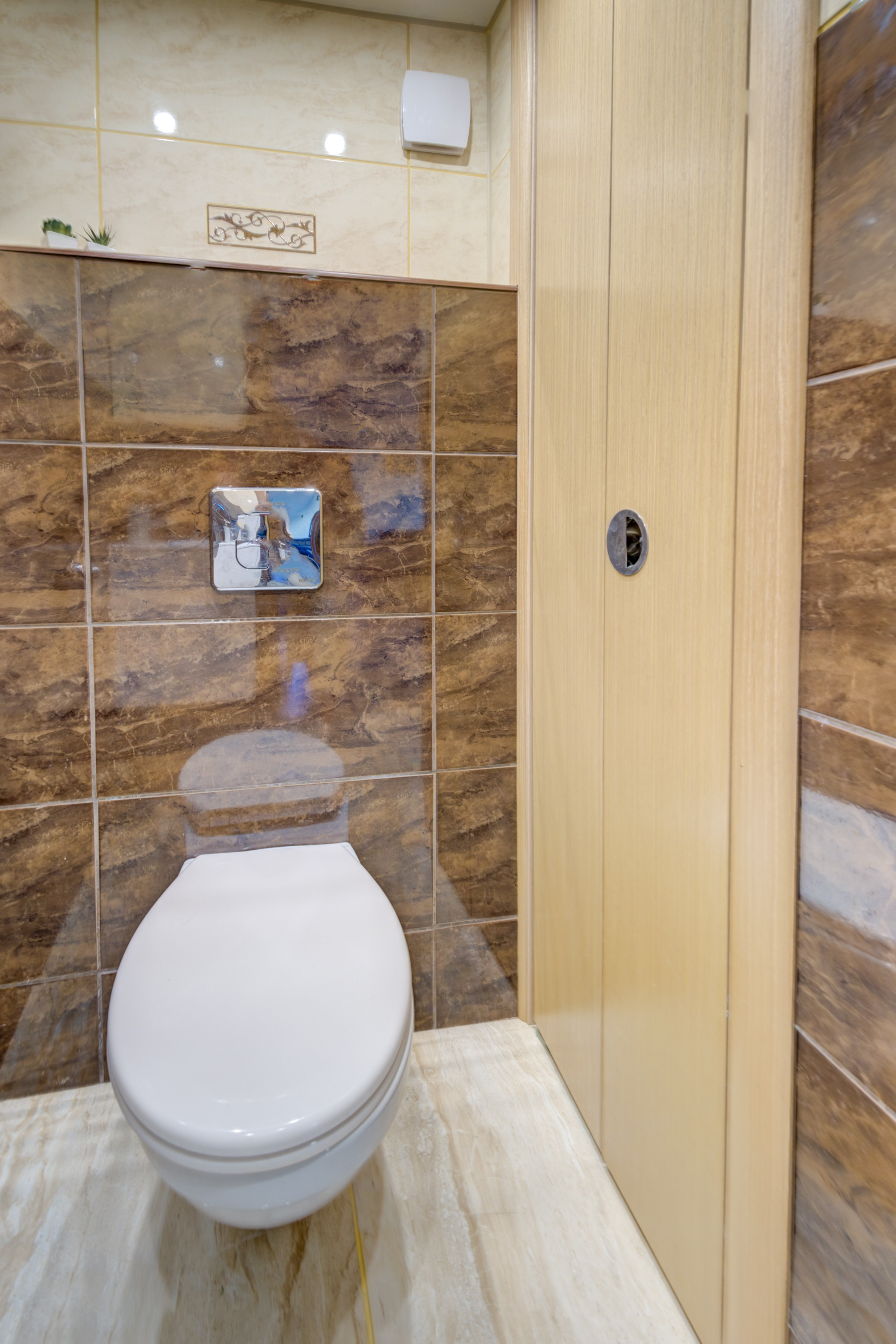 Sadyba Vinliaus r. prie ežero. Elina Sapiega fotografė Vilniuje