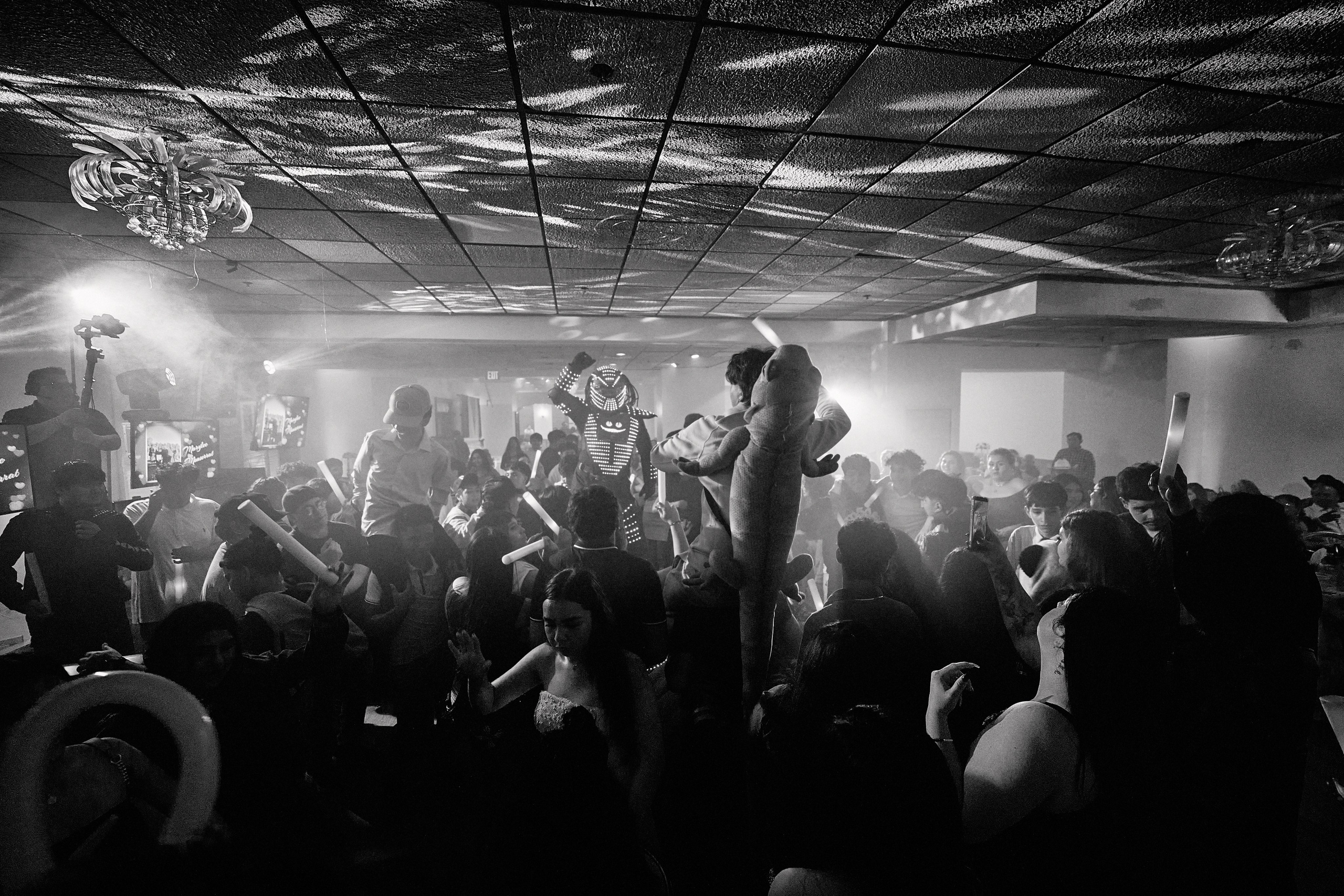 Quinceañeras. Portraits, Quinceanera & Weddings Photographer