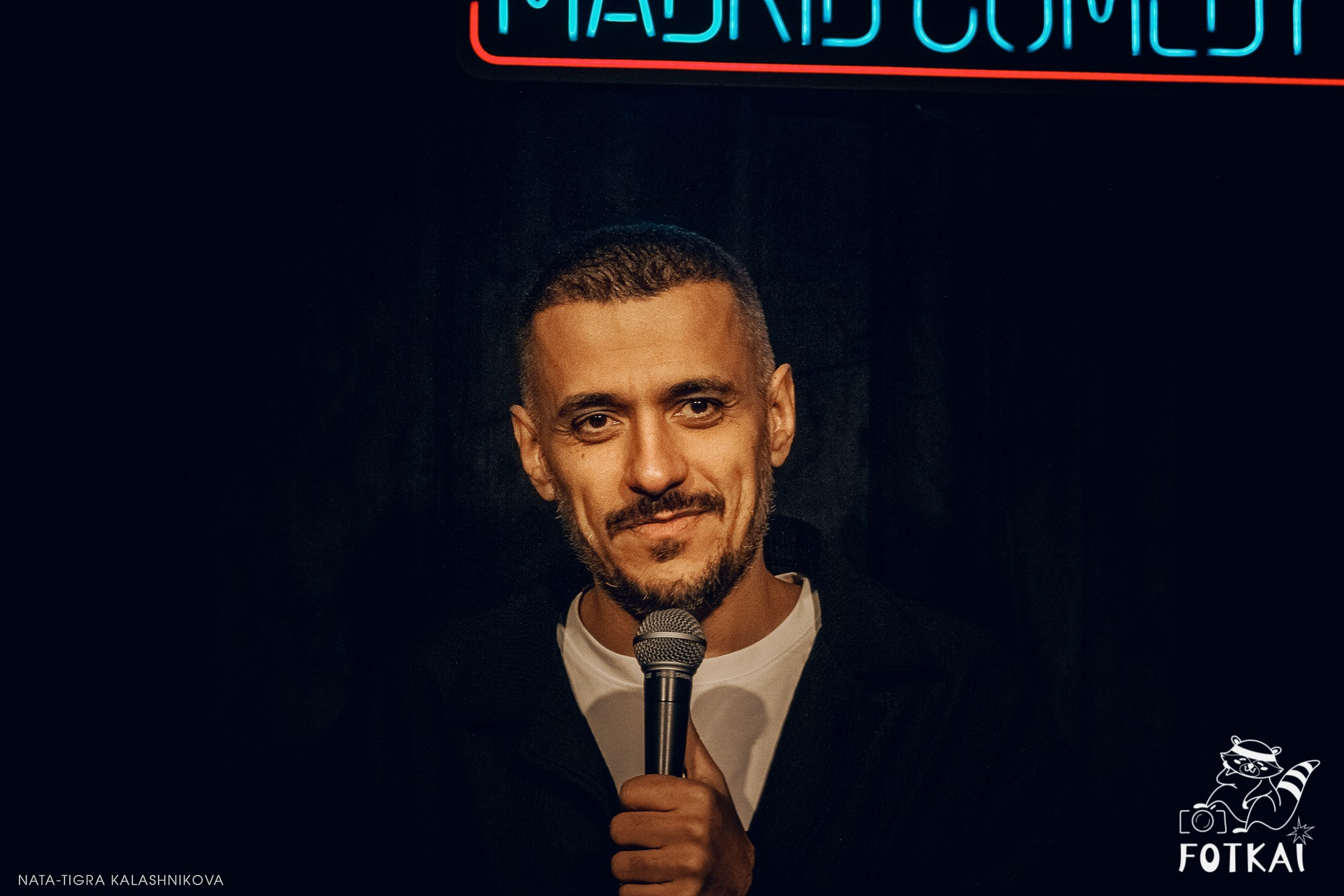 Eduard Matsaberidze en Madrid 14 de febrero 2026 — fotos del show de stand-up | FOTKAI