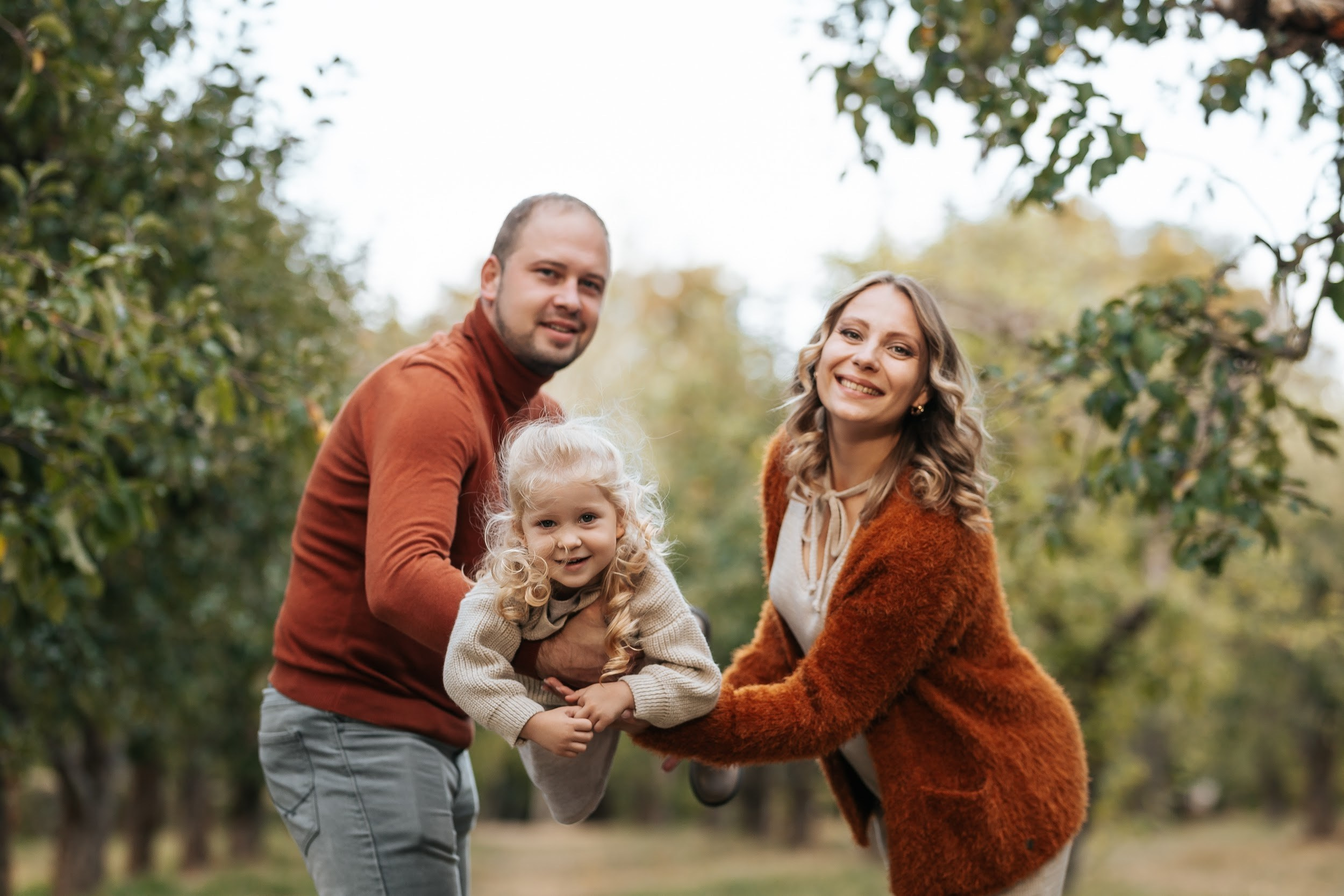 Apple orchard. Fotograf ślubny i rodzinny w Krakowie Yana Klymova