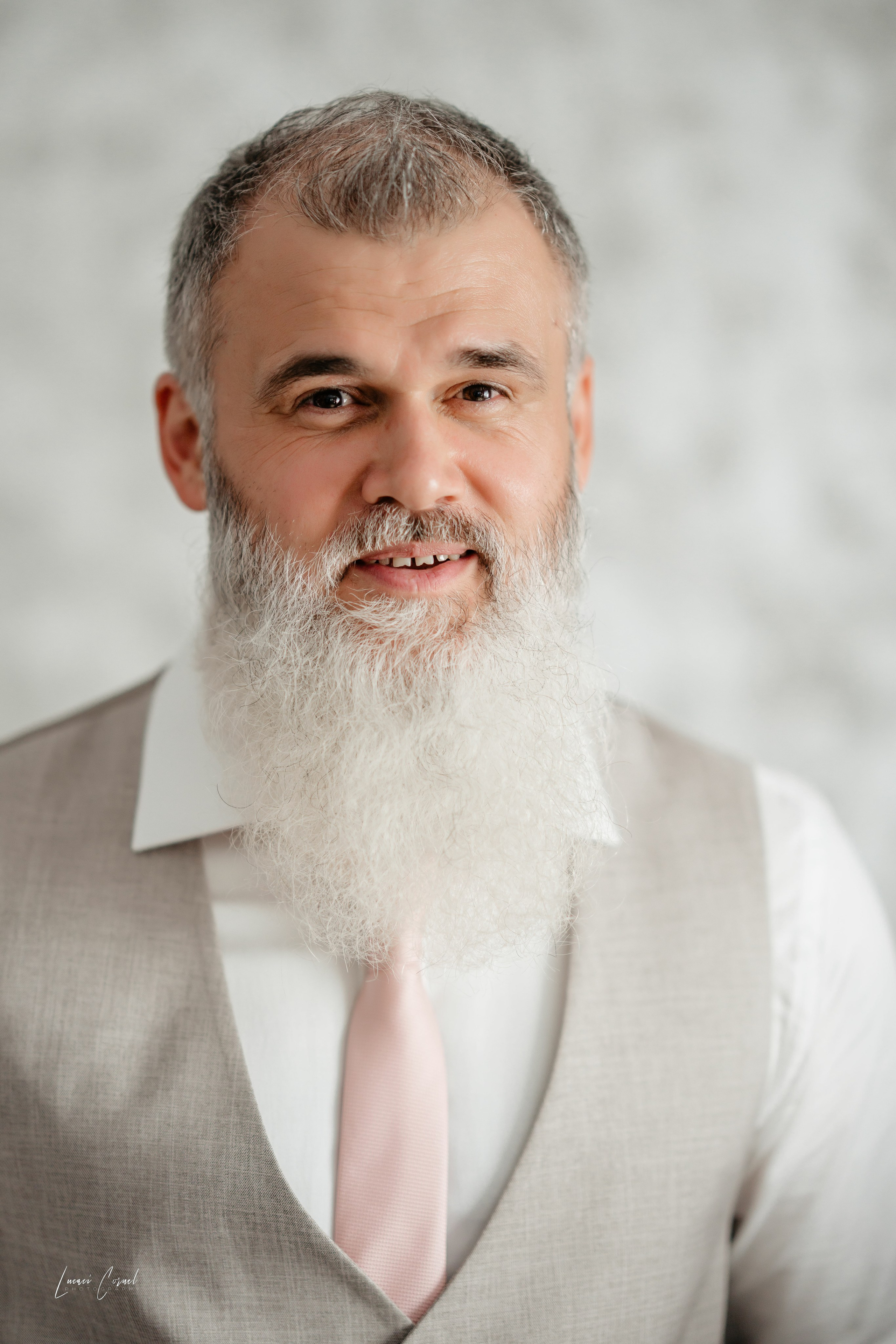 Portrete – Eleganță și expresivitate. Fotograf de nuntă, corporate, botezuri, majorate și aniversări Roman, Lucaci Cornel