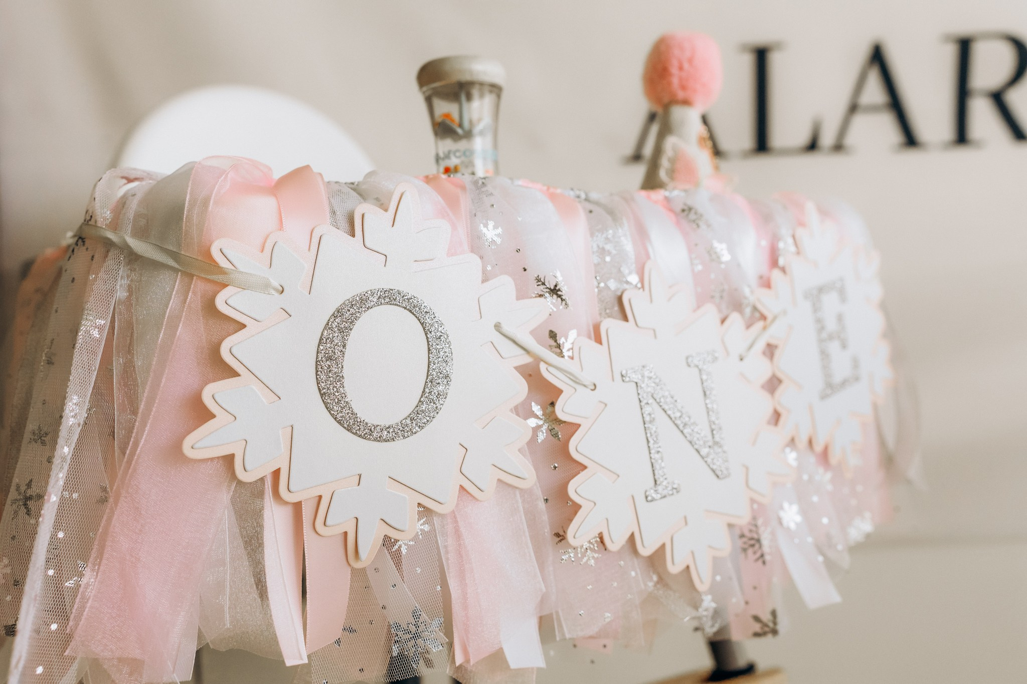 Smash the cake. Professional Photographer Abu Dhabi, Dubai — Yulia Ismoilova | 2025