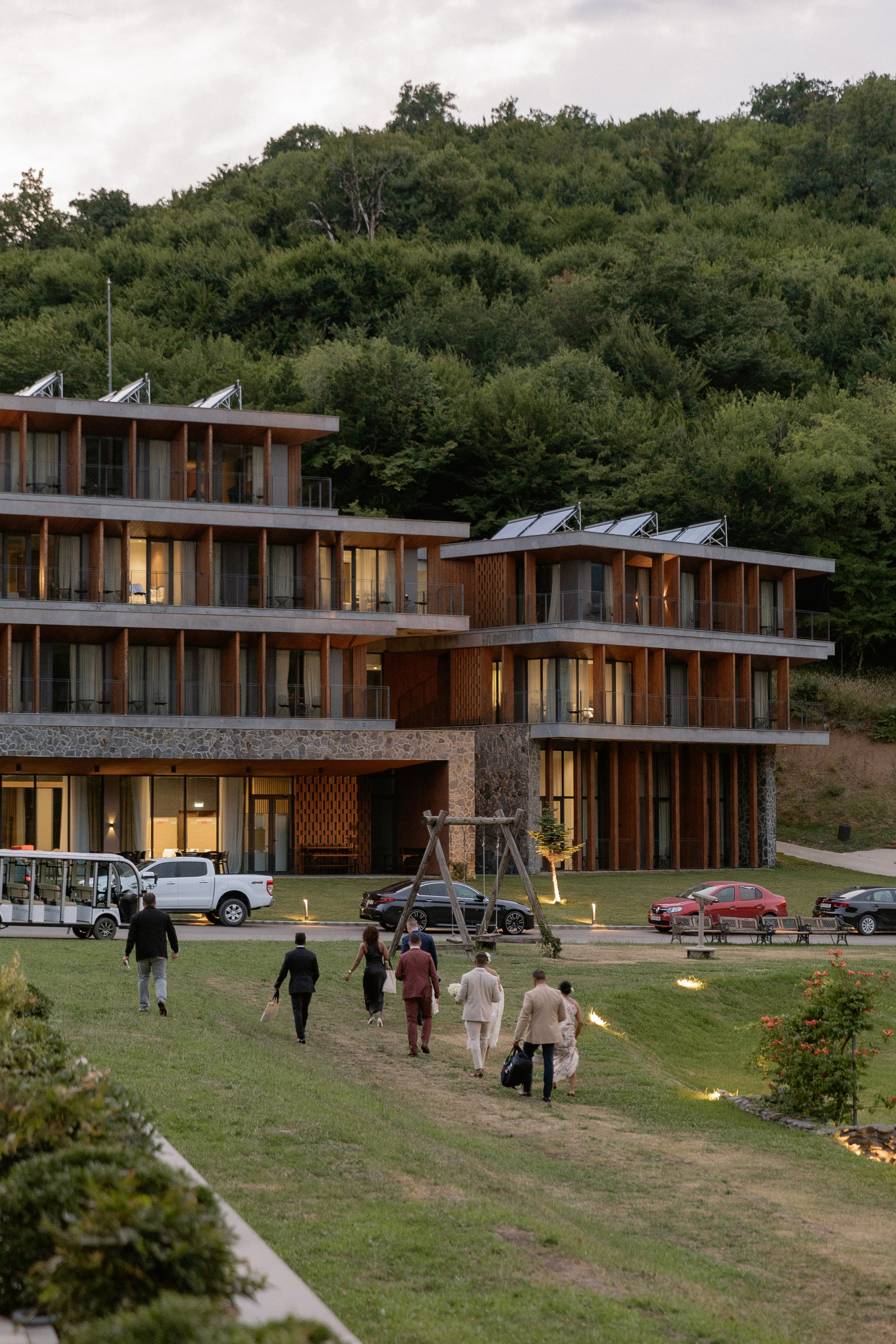 Thesakaya and Kevin. Photographer Anna Nazarenko