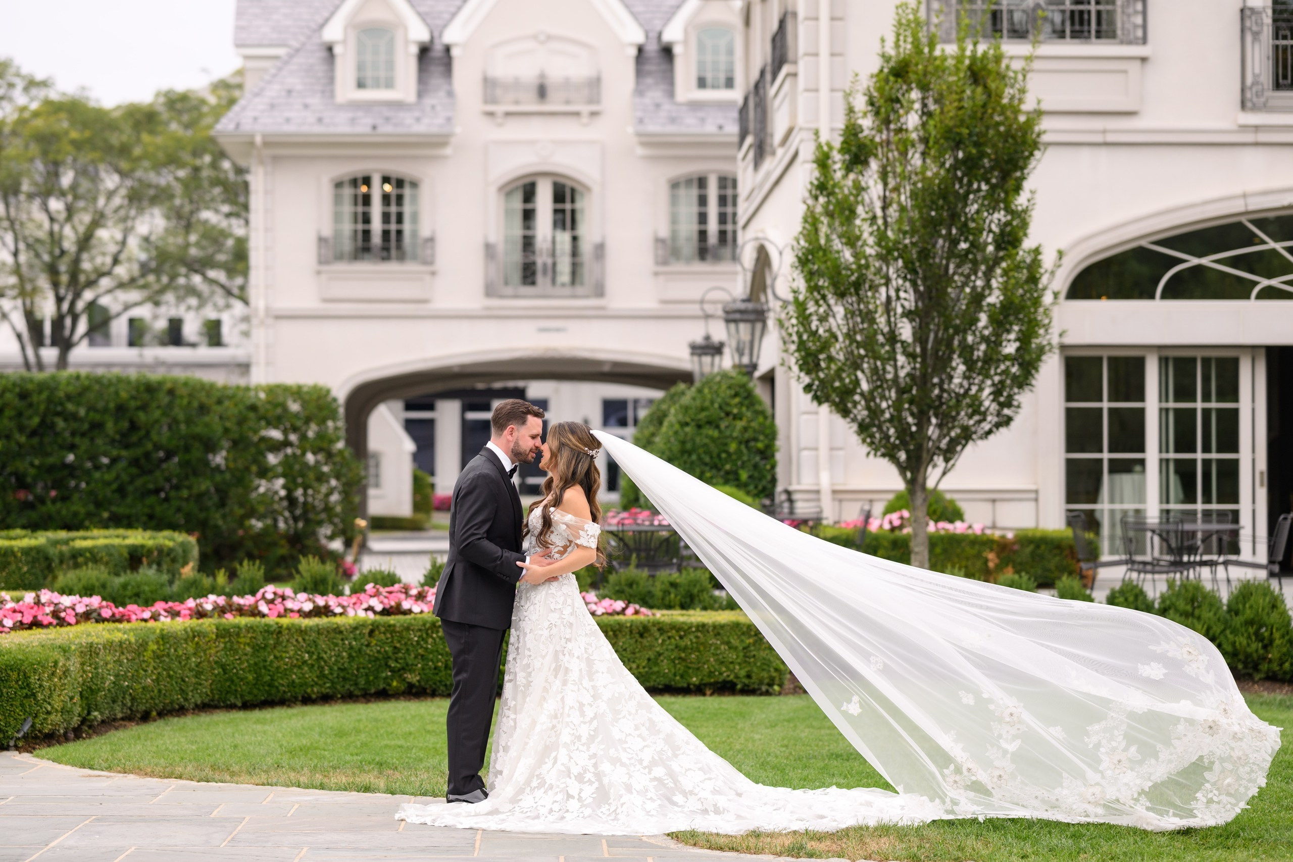 Arianeh & Michael, Park Chateau. Wedding Photo & Video