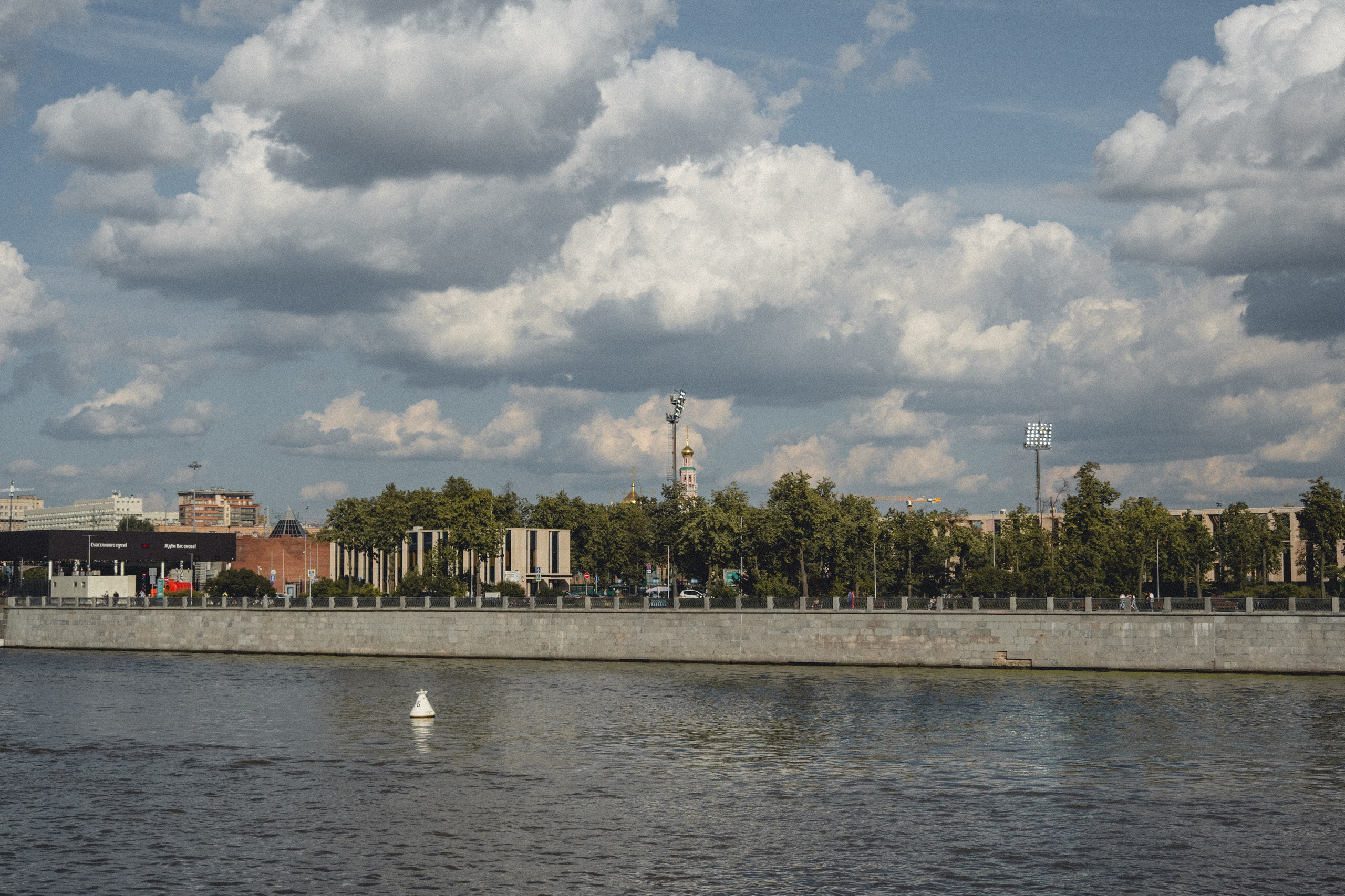 Воробьевы Горы. Photographe sur Cote d’Azur. Portraits de familles, couples, enfants, événements