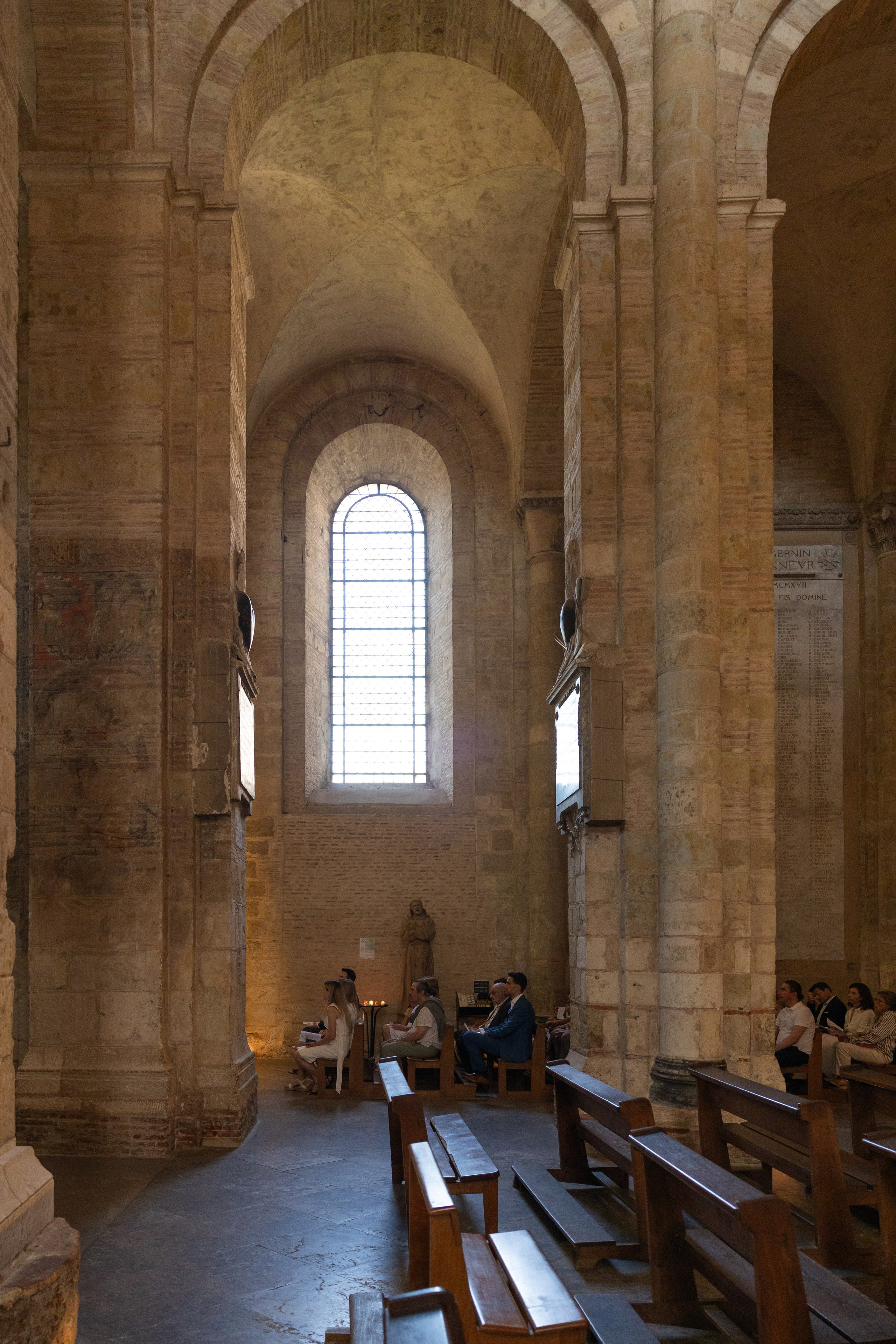 The Baptism of Diana in the Church of Saint-Sernin in Toulouse. Eugénie Smirnova — Photographe à Toulouse et dans le Sud-Ouest