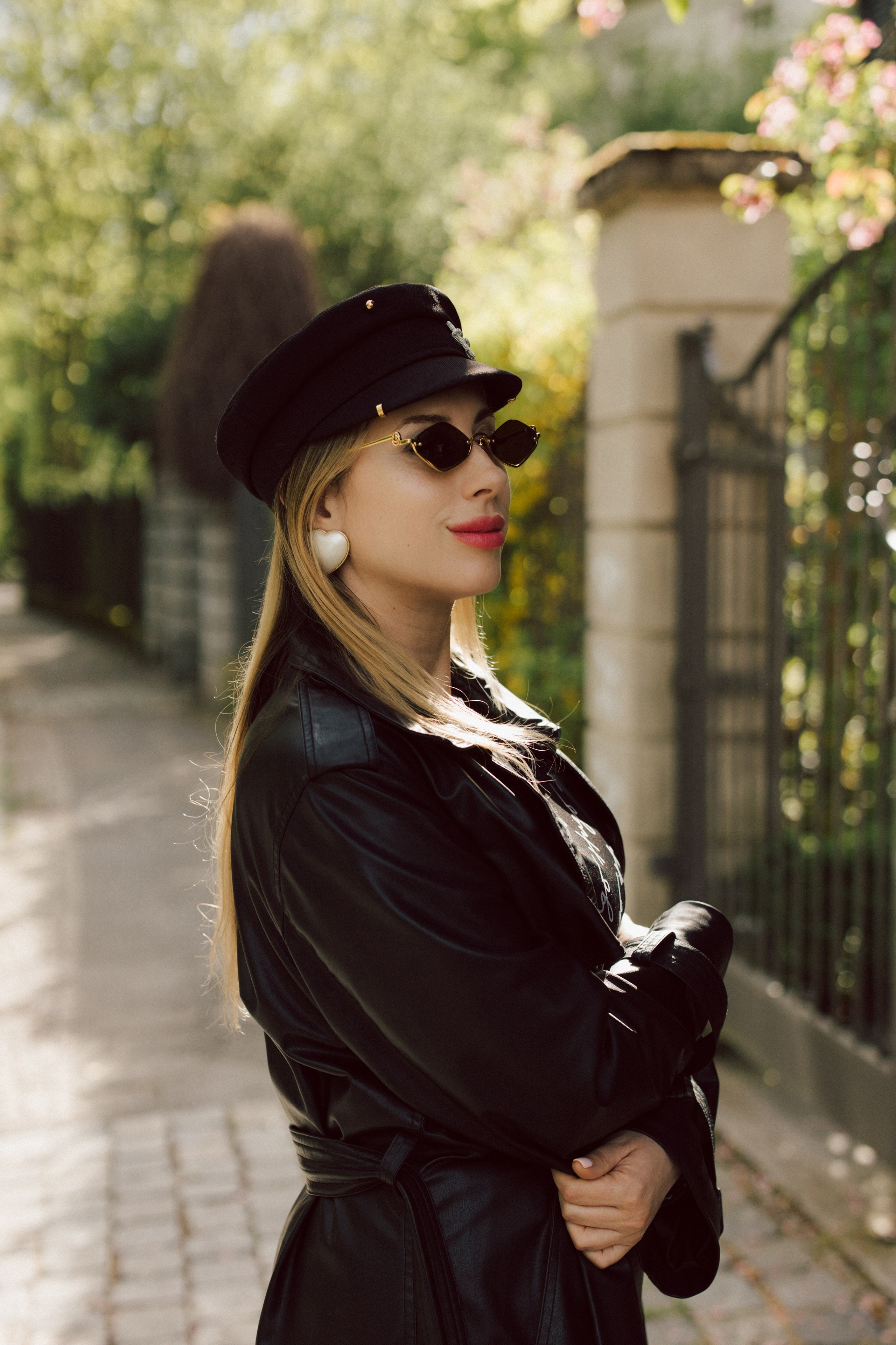 Street Portrait in Leipzig. Woman in black Leather Coat. Stylish. Charismatic Photography by Kristina Kozheltsova. Kristina Kozheltsova- Soulful Portrait&Lifestyle&Love Story Photographer in Leipzig, Germany