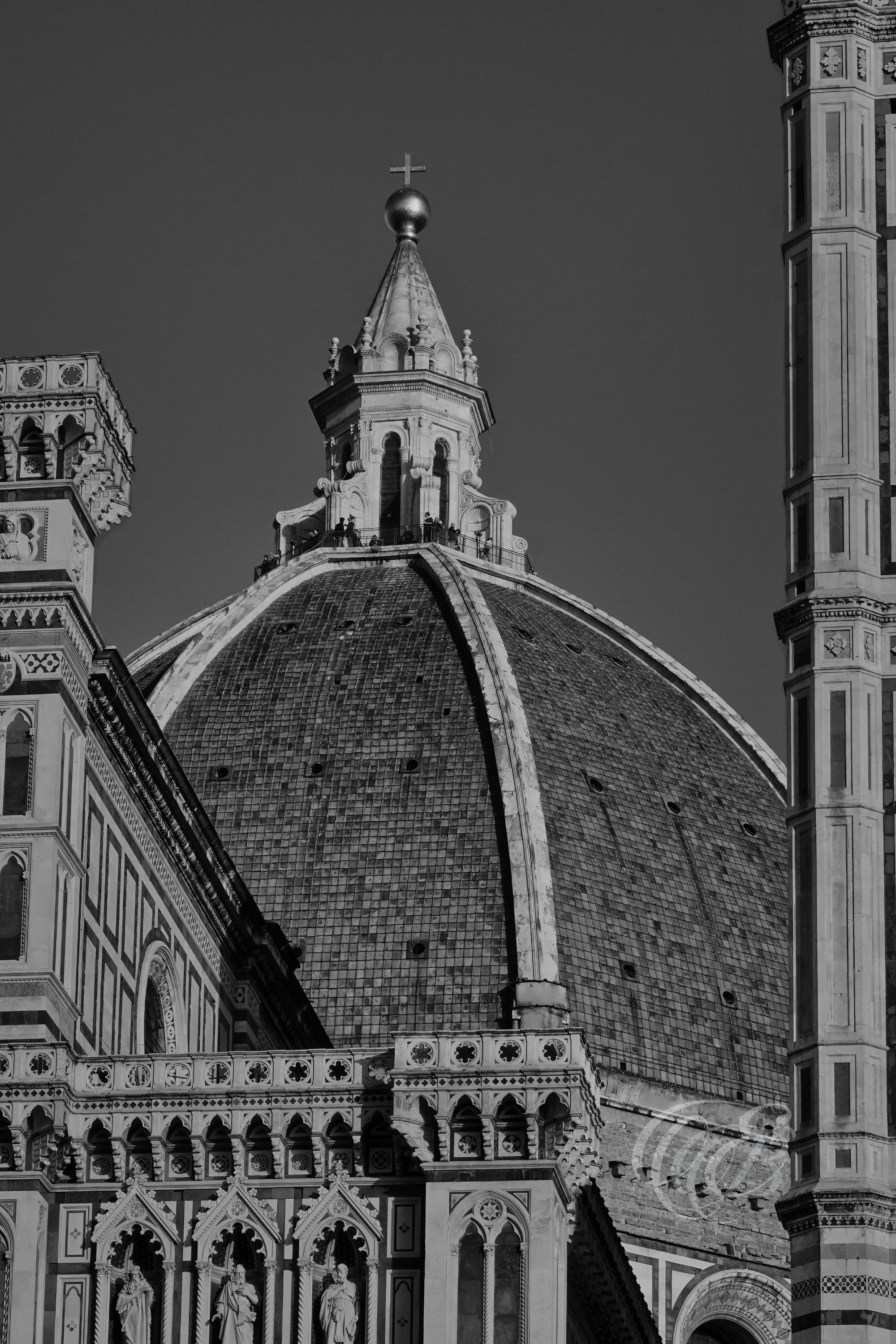 Italy — Florence — Verrocchio's Golden Ball — B&W — Eduardo Bartoli Photography — Black and white photograph of Verrocchio’s Golden Ball atop the dome of Florence Cathedral in Florence, Italy — photography by Eduardo Bartoli.