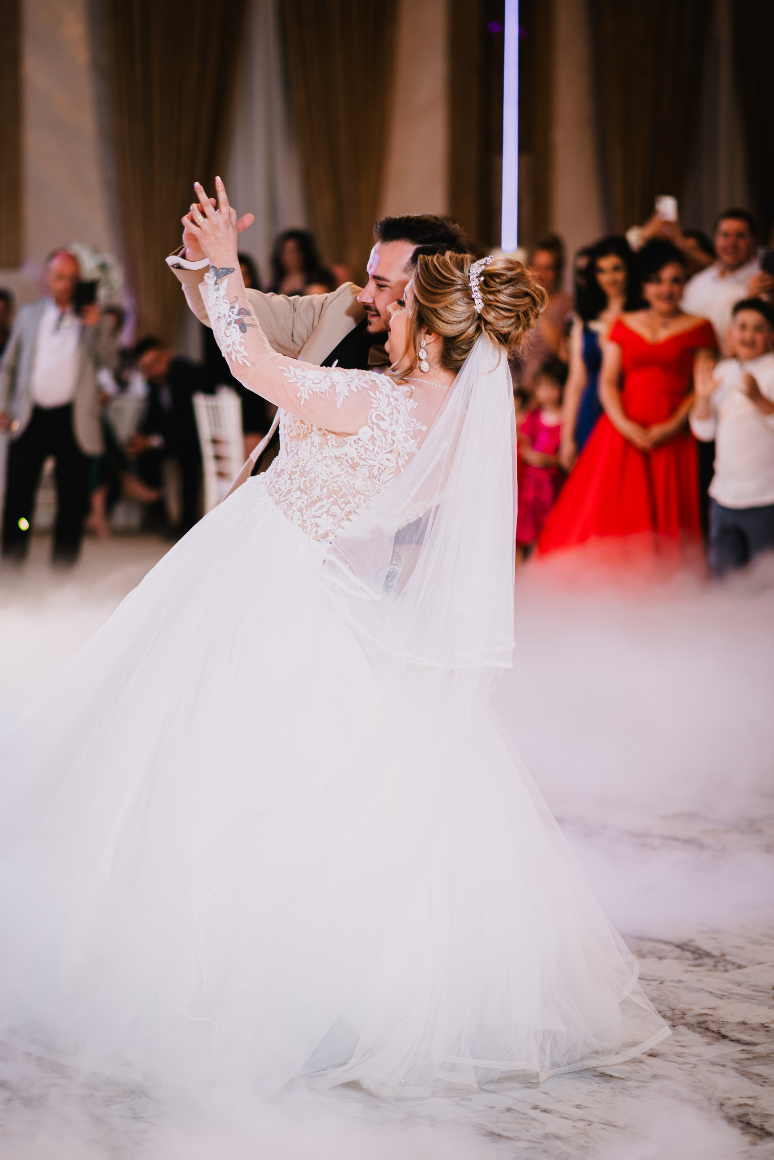 Fotografia de nuntă. Andrei Voicu Fotograf. Povești nescrise, surprinse atent